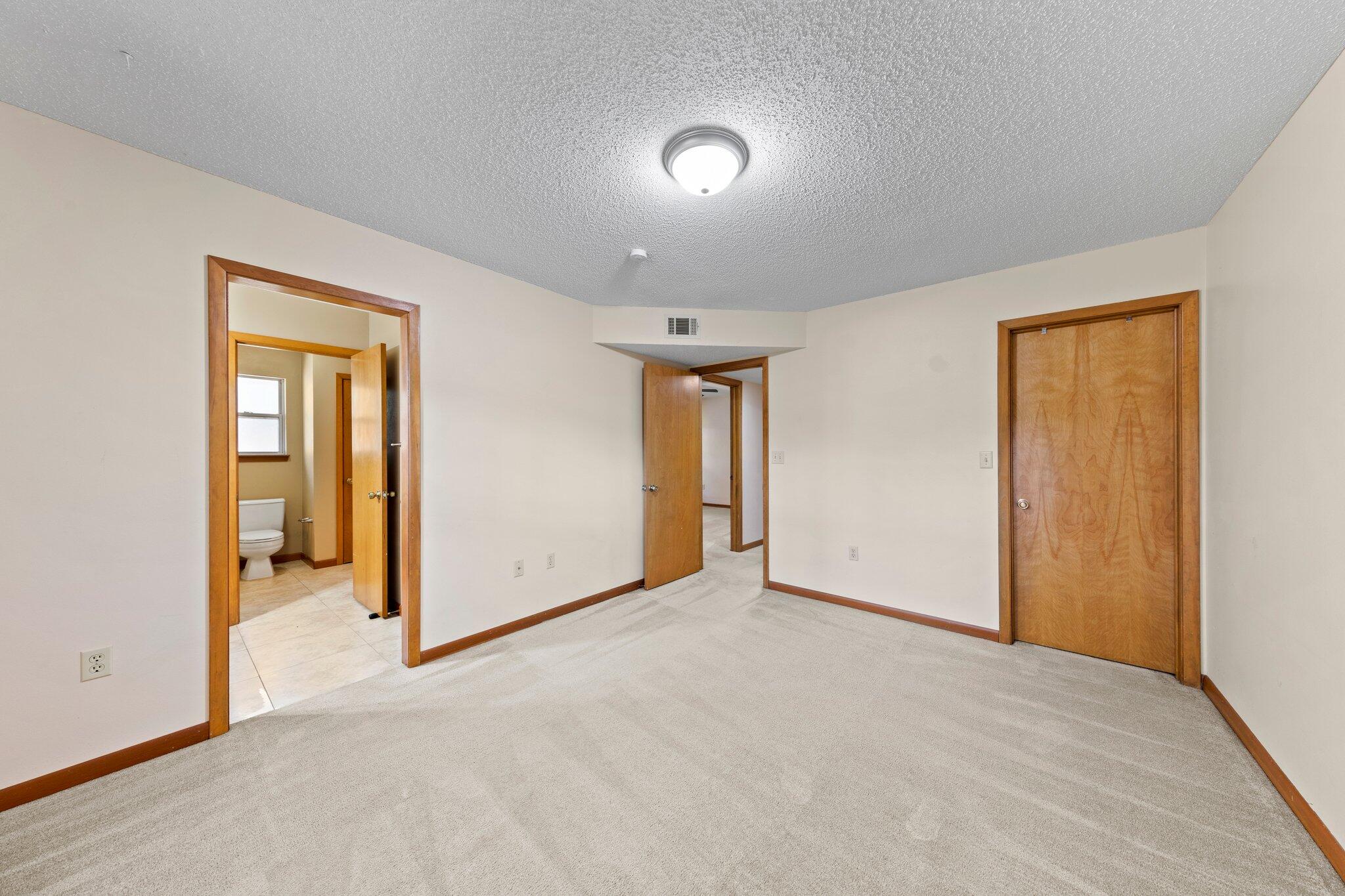 ROCKY BAYOU COUNTRY CLUB ESTATES 8 - Residential Lease