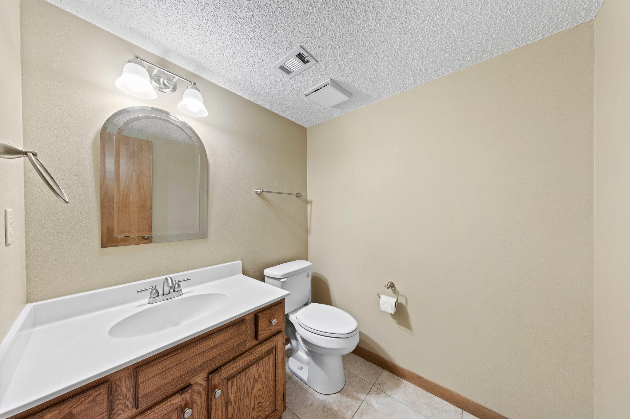 ROCKY BAYOU COUNTRY CLUB ESTATES 8 - Residential Lease