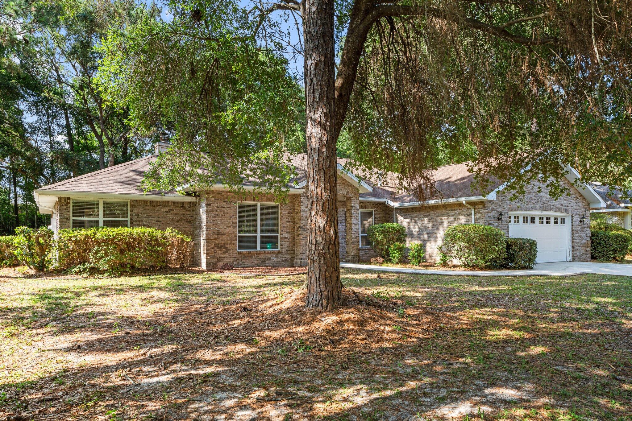 ROCKY BAYOU COUNTRY CLUB ESTATES 8 - Residential Lease