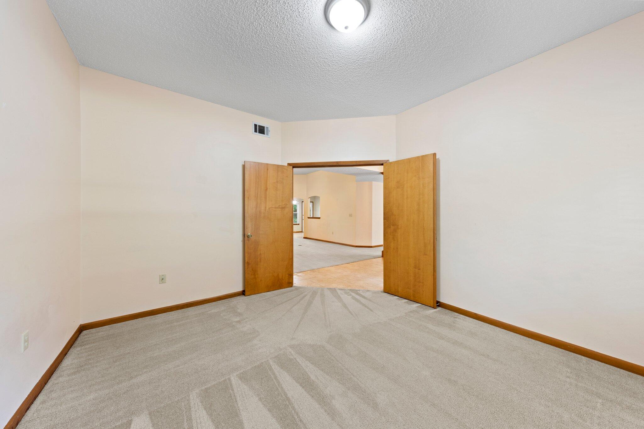 ROCKY BAYOU COUNTRY CLUB ESTATES 8 - Residential Lease