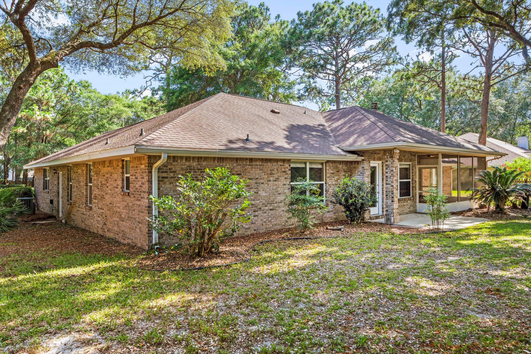 ROCKY BAYOU COUNTRY CLUB ESTATES 8 - Residential Lease