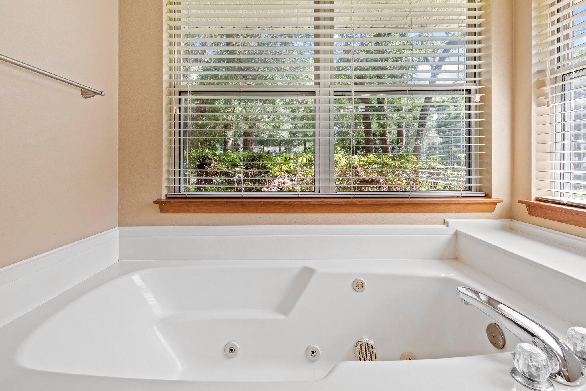 ROCKY BAYOU COUNTRY CLUB ESTATES 8 - Residential Lease