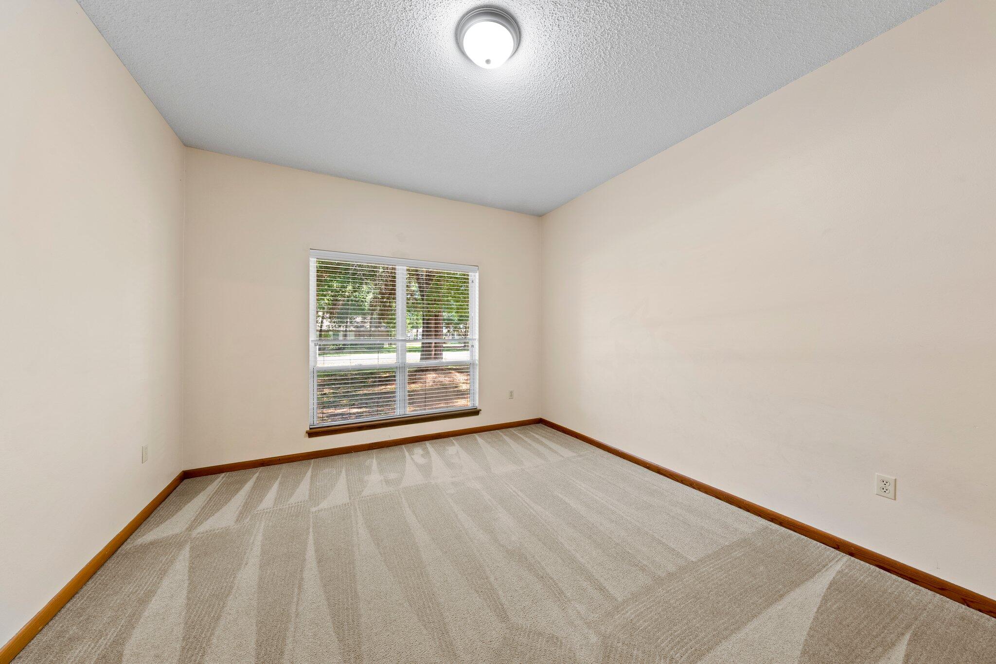 ROCKY BAYOU COUNTRY CLUB ESTATES 8 - Residential Lease