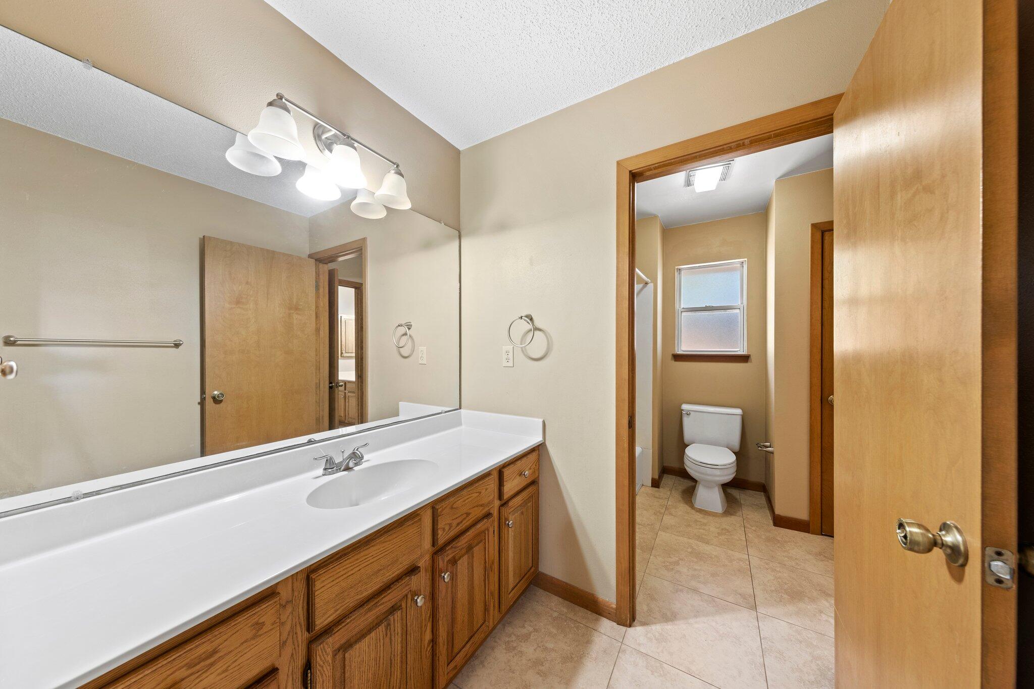 ROCKY BAYOU COUNTRY CLUB ESTATES 8 - Residential Lease