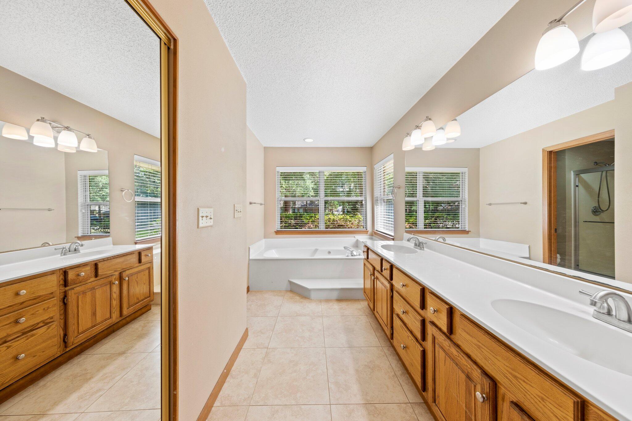 ROCKY BAYOU COUNTRY CLUB ESTATES 8 - Residential Lease