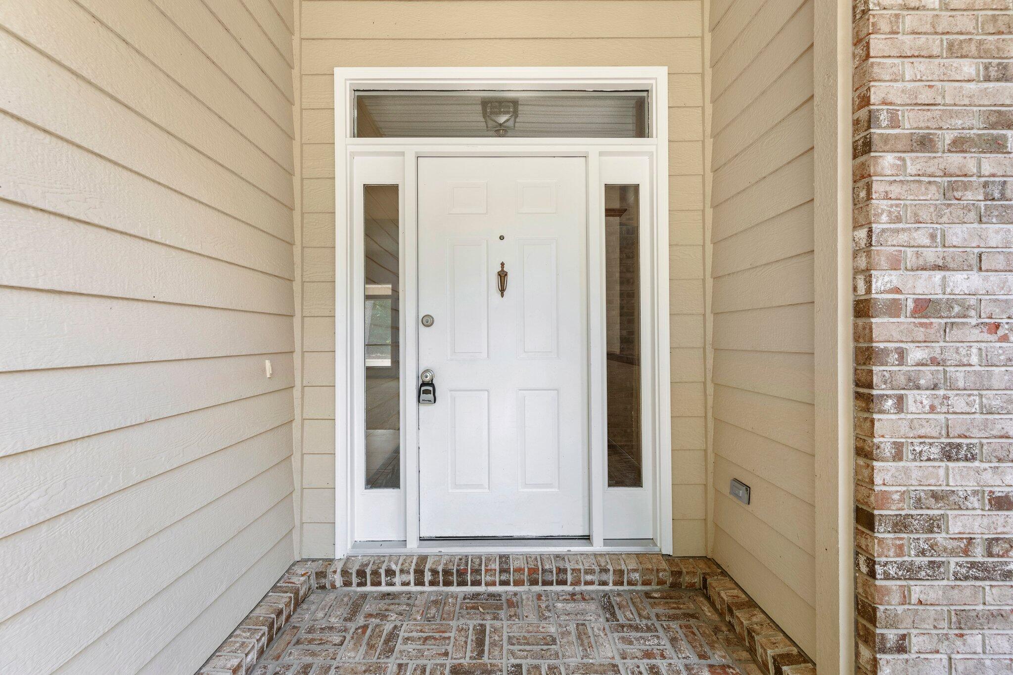 ROCKY BAYOU COUNTRY CLUB ESTATES 8 - Residential Lease