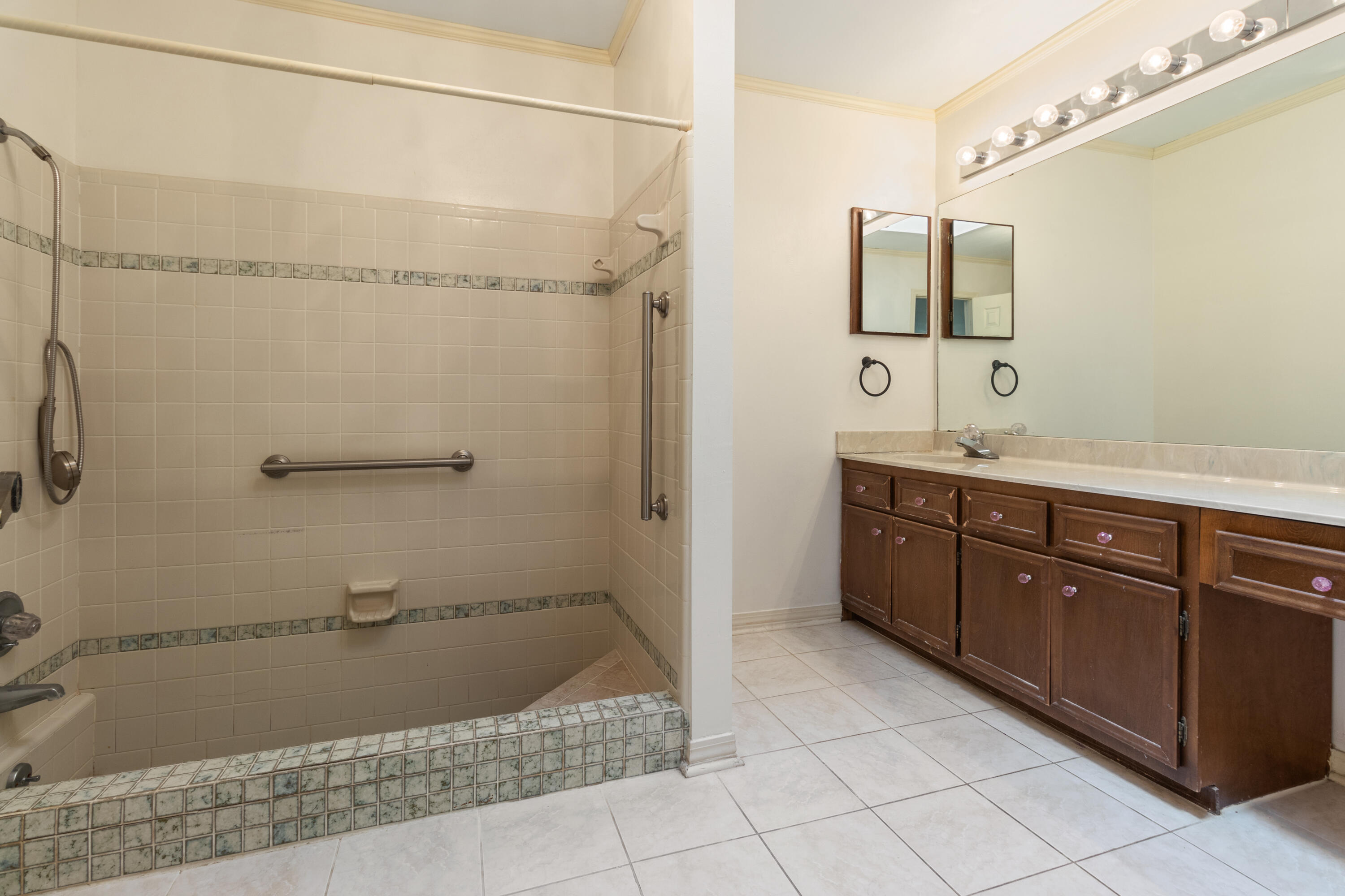 DONLABROOK GARDYNS - Residential