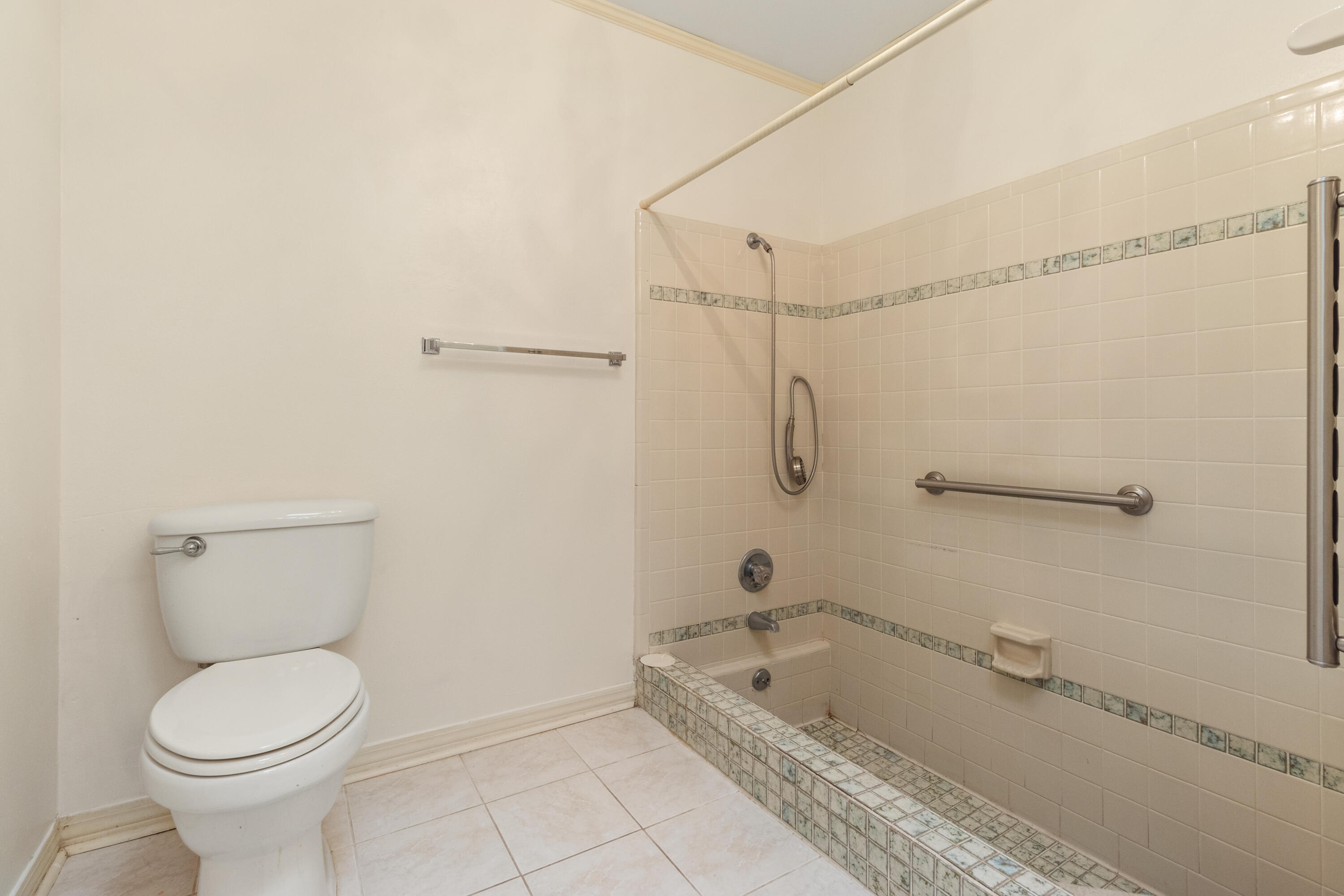 DONLABROOK GARDYNS - Residential