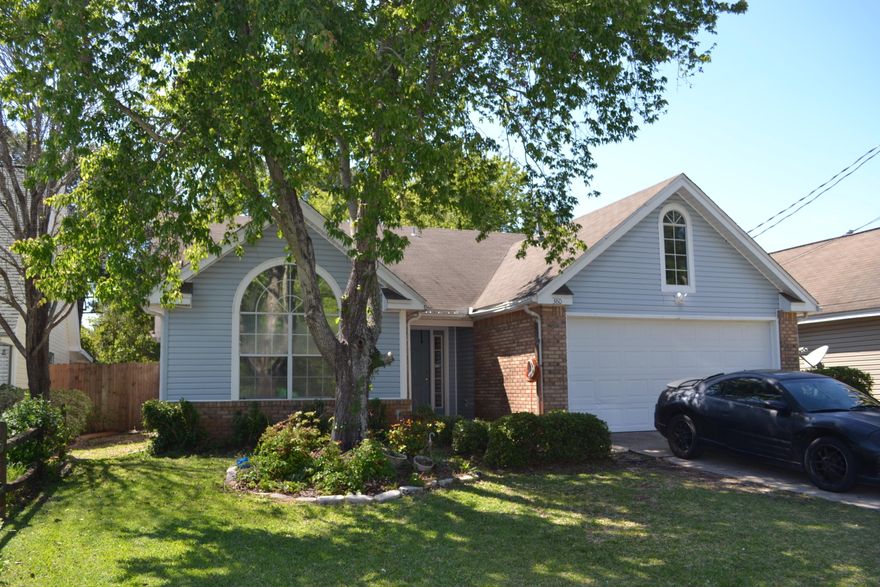 Adorable 3 bedroom/ 2 bath home in a close knit community, not far from Hulburt Airforce Base. Home features high ceiling in the living room with a fireplace. Tile throughout with carpet in the bedrooms. Seller offering $1000 floor allowance.Master bedroom features a garden tub and a HUGE walk in closet.