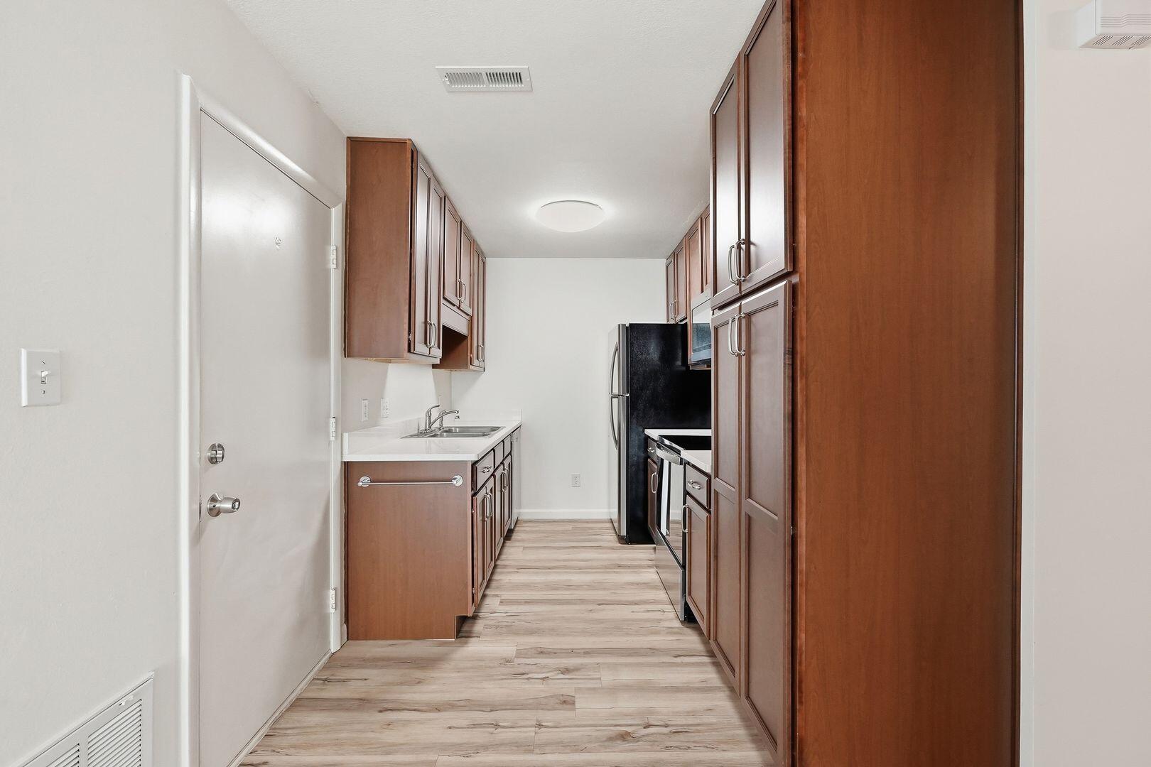 KELLY HILL ESTATES - Residential Lease