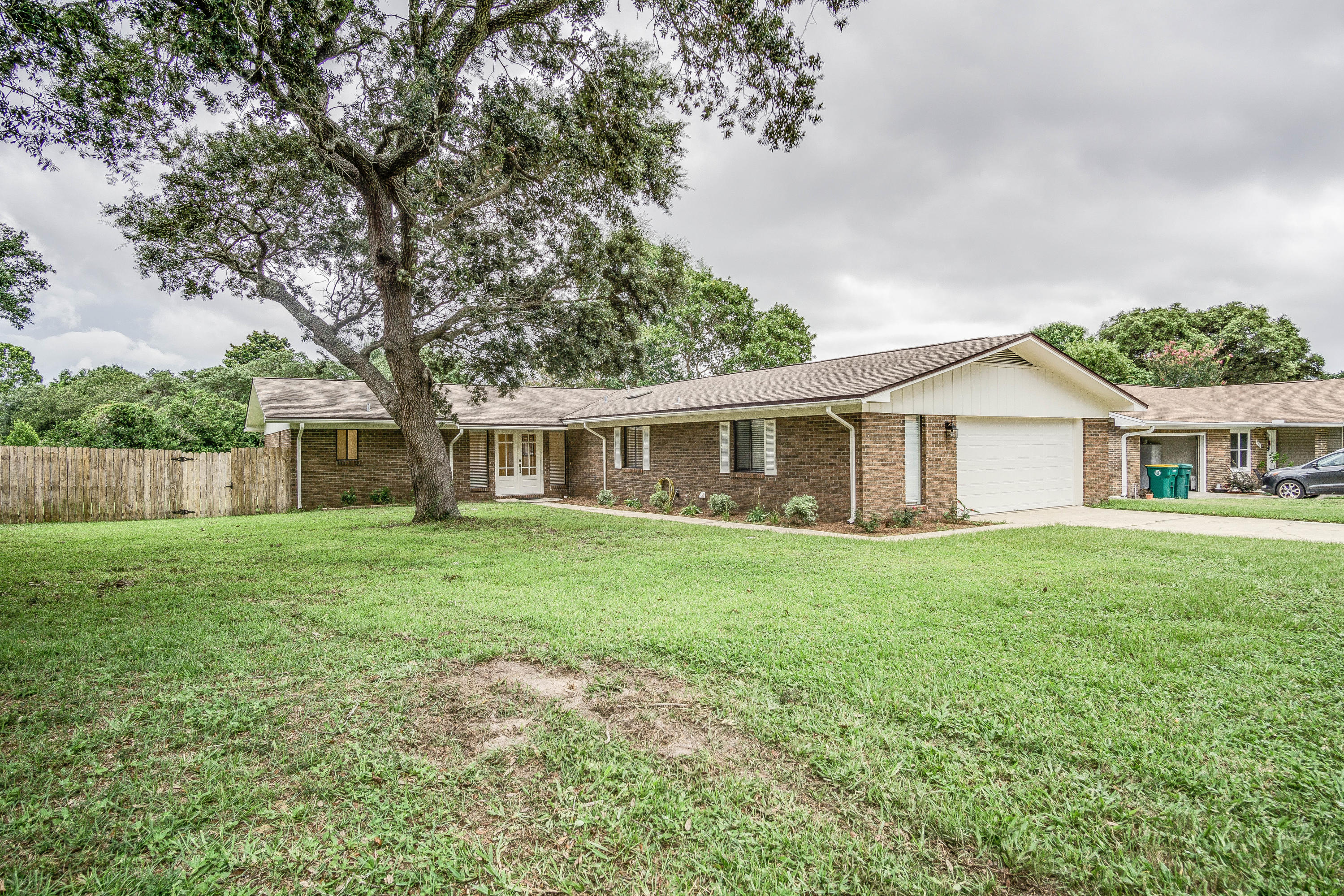 Newly renovated home in Lake Lorraine Estates. Two large living areas with adjoining kitchen makes this home perfect for entertaining. Large bedrooms, natural light from sky lights. Oversized garage. New features as of 2017: Kitchen cabinets with granite countertops, lighting throughout, faucets, appliances, wood flooring, tile, capet, interior and exterior paint, window glass, marble bath vanity tops, toilets and bath/shower surround.