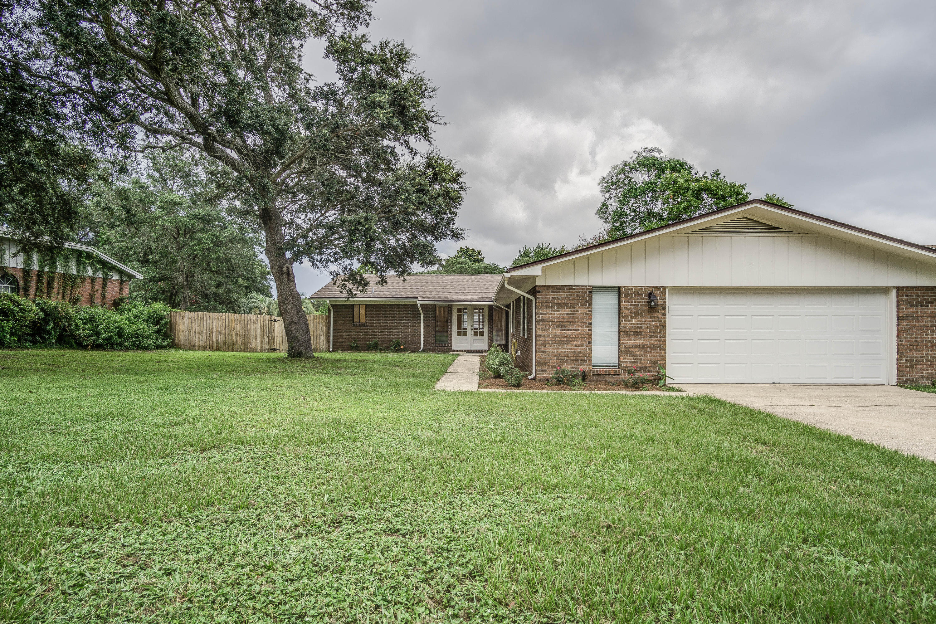 LAKE LORRAINE ESTATES - Residential