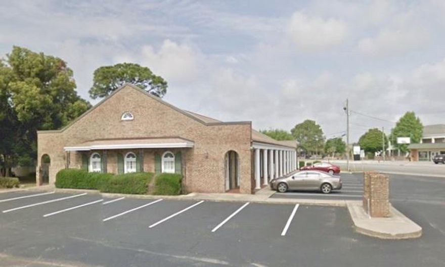 4725sf Single tenant office building available for lease or purchase in Fort Walton Beach, FL. This property consists of twelve private office rooms, a large conference room, lobby/ reception area, kitchen, copy room, server room and more. Fort Walton Beach is home to beautiful white sand beaches as well as Eglin Air Force Base, and Hurlburt Field.