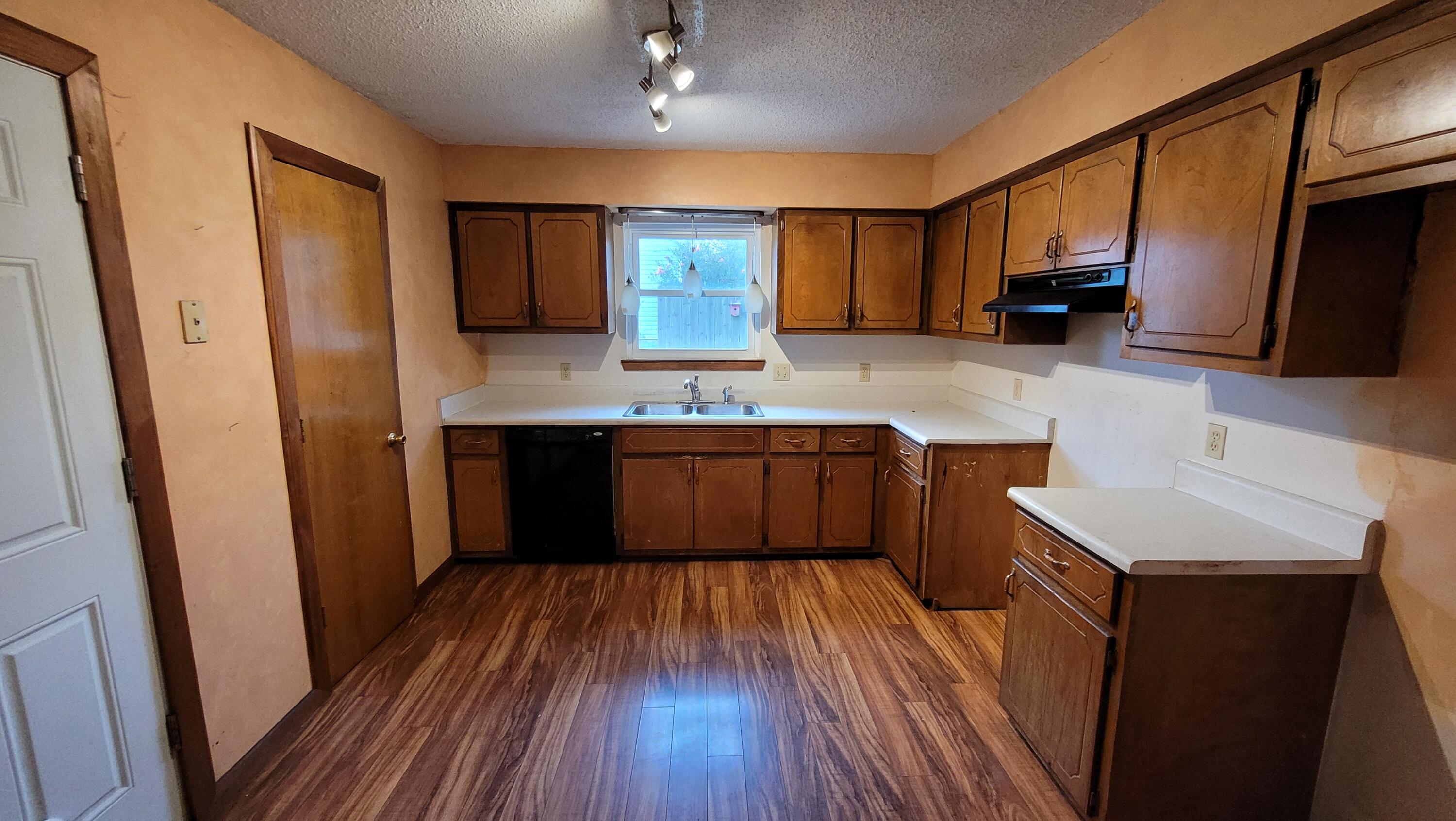 NORTHVIEW ESTATES 4TH ADDN - Residential