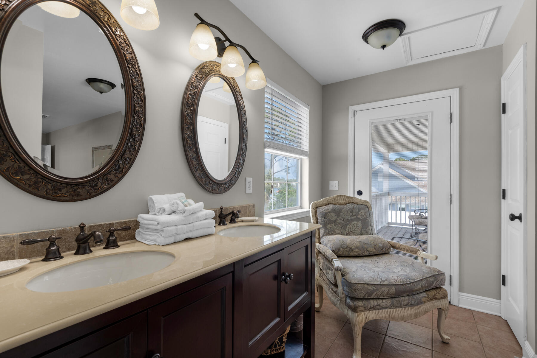 HOLIDAY BEACH - Residential