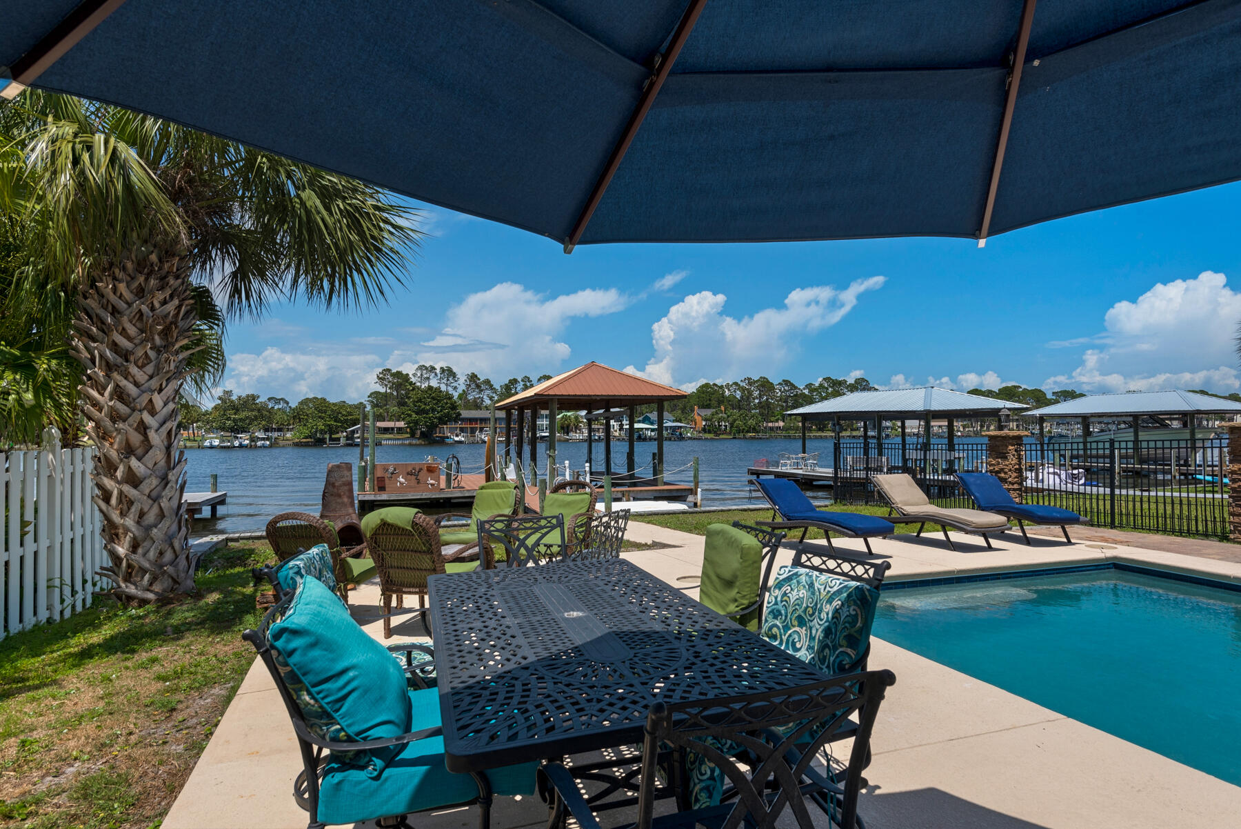 HOLIDAY BEACH - Residential