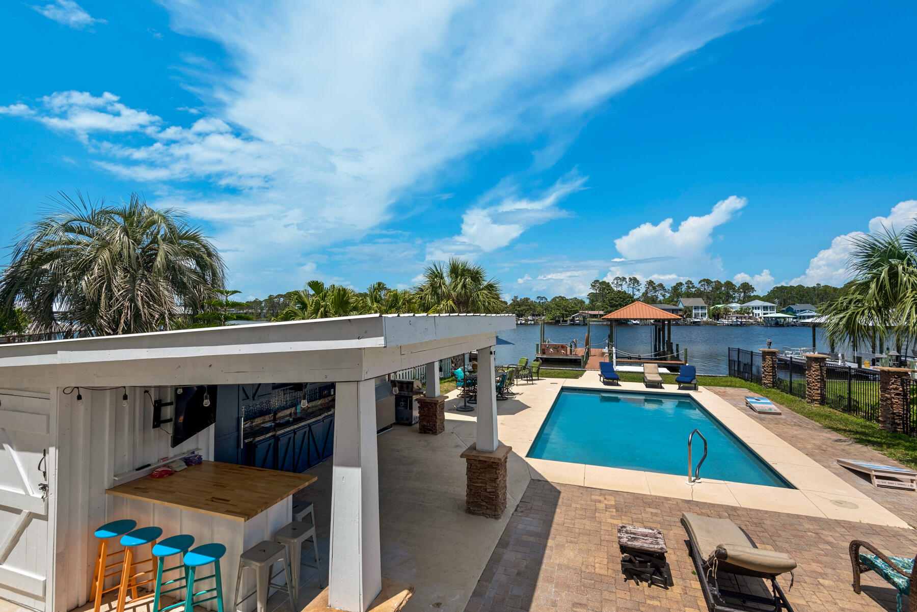 HOLIDAY BEACH - Residential