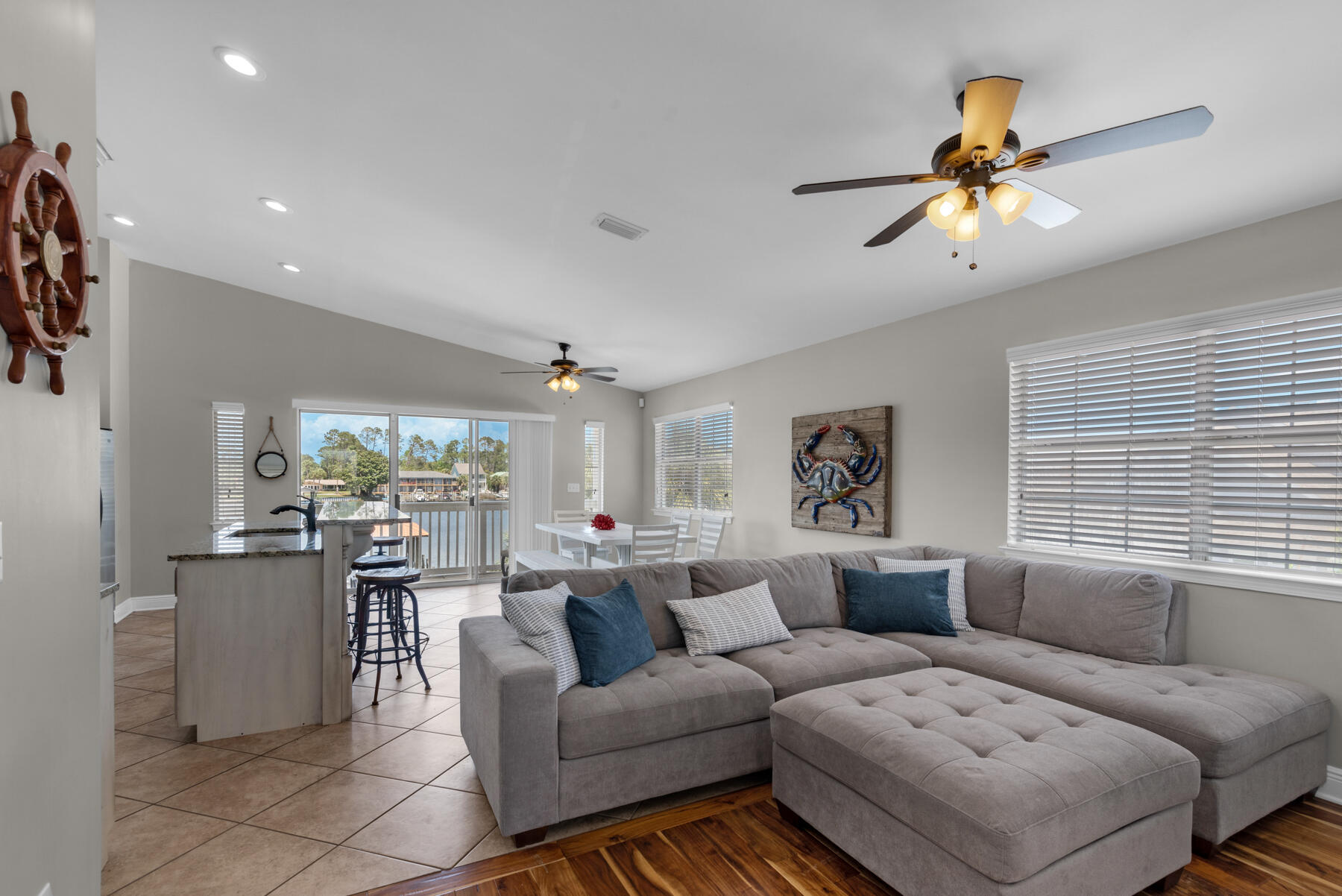 HOLIDAY BEACH - Residential