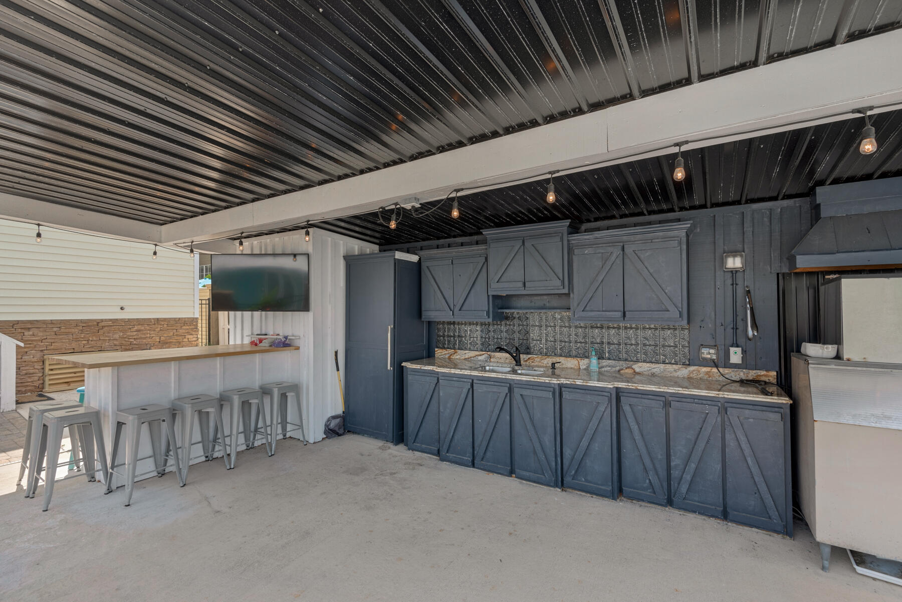 HOLIDAY BEACH - Residential