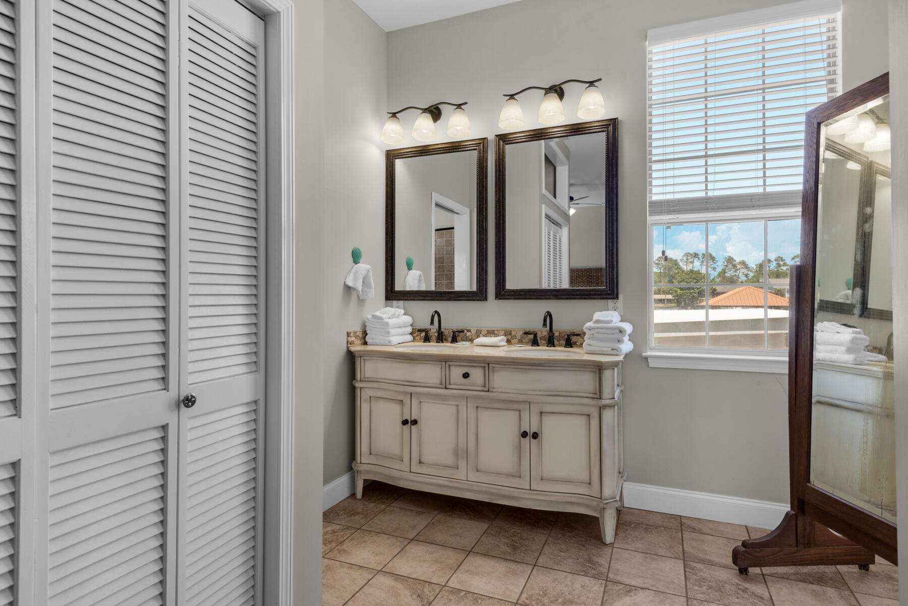 HOLIDAY BEACH - Residential