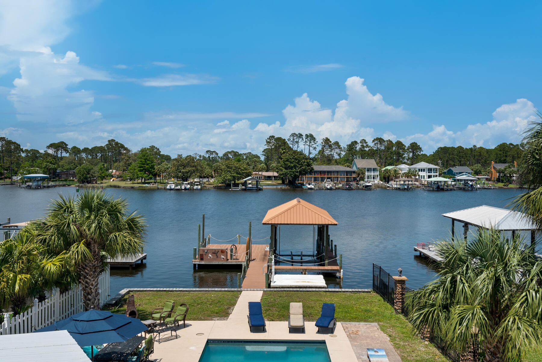 HOLIDAY BEACH - Residential