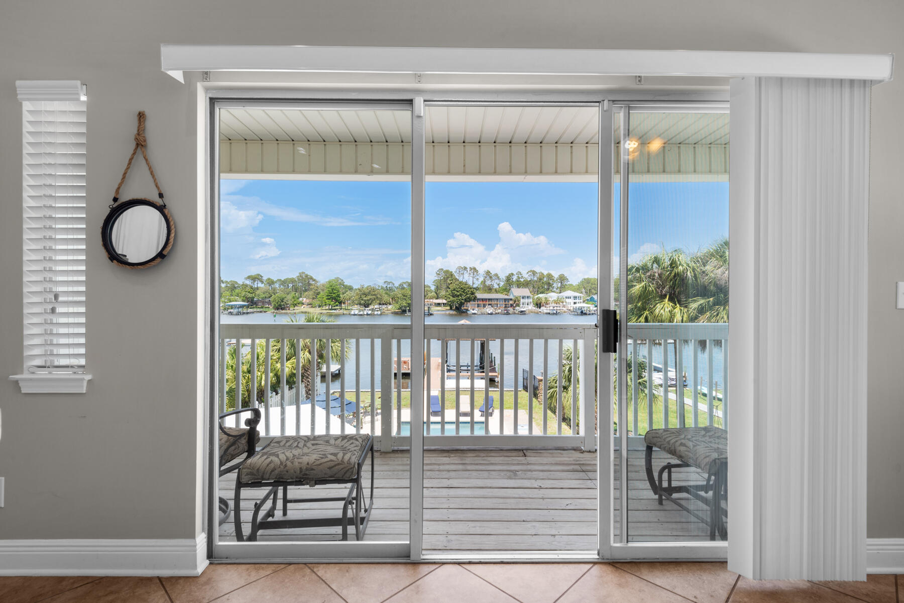 HOLIDAY BEACH - Residential