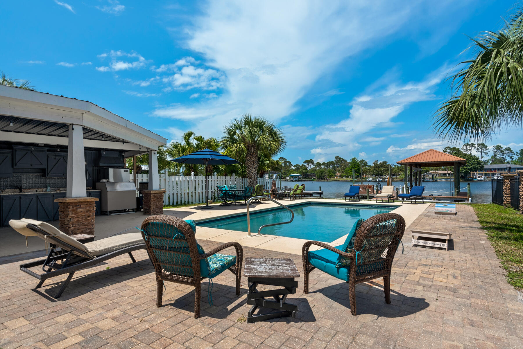 HOLIDAY BEACH - Residential