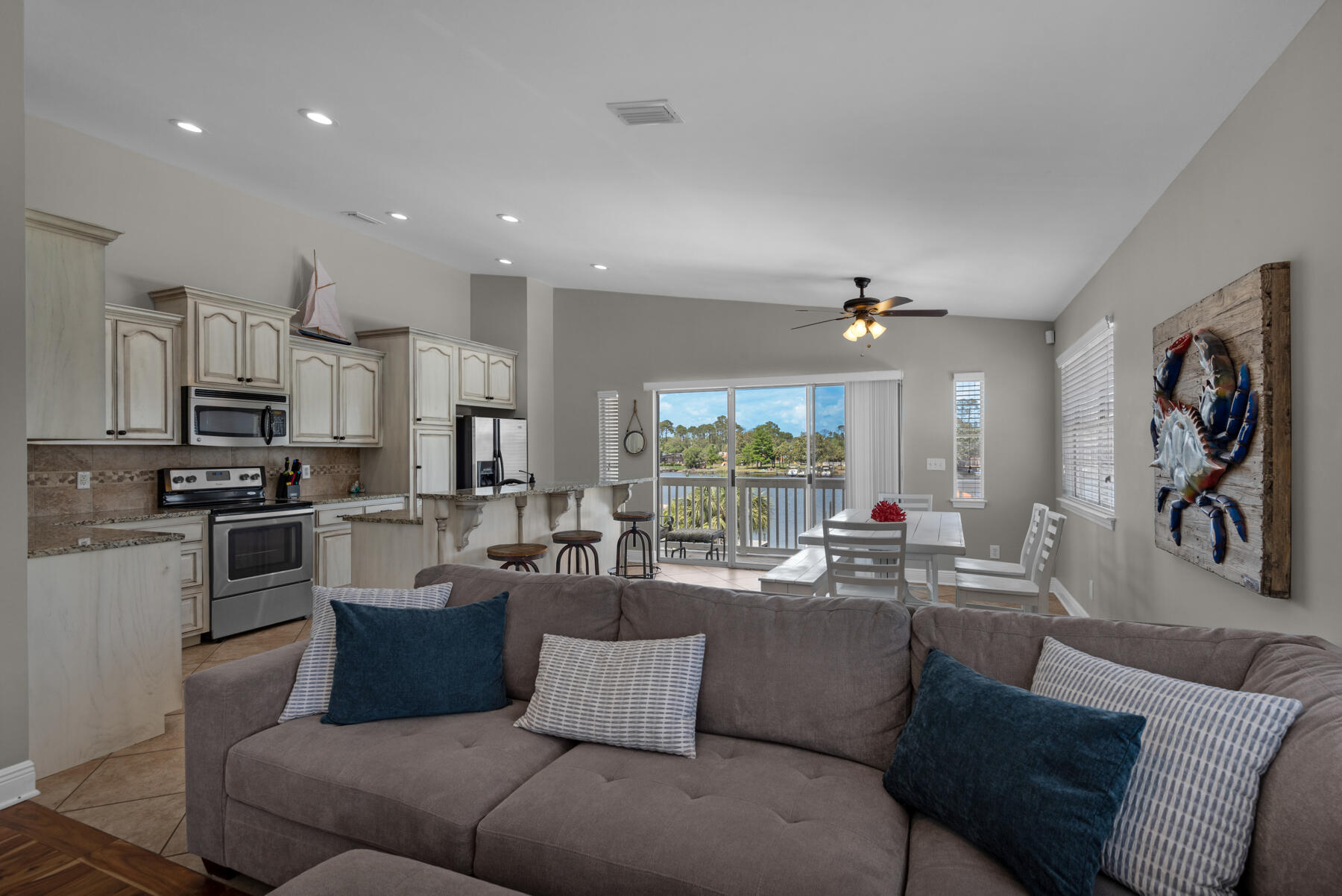 HOLIDAY BEACH - Residential