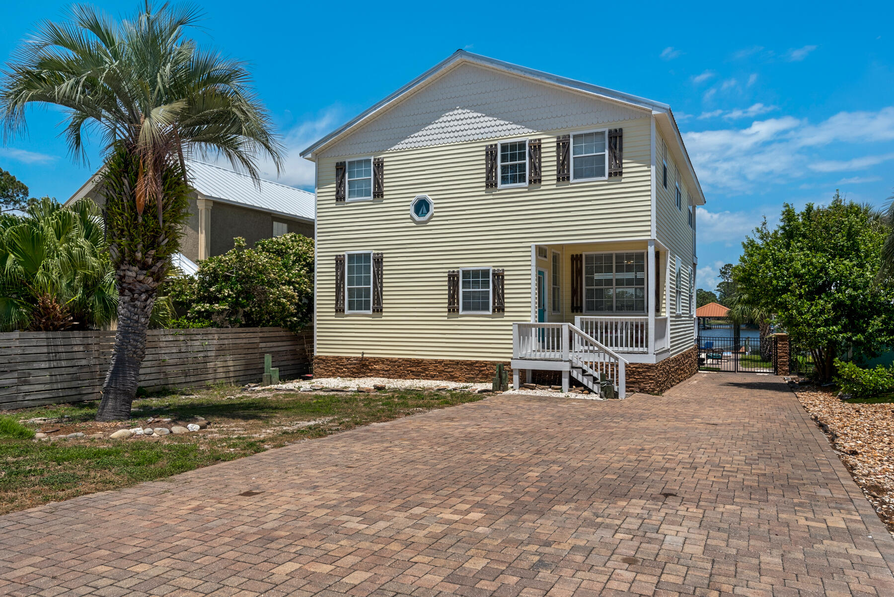 HOLIDAY BEACH - Residential