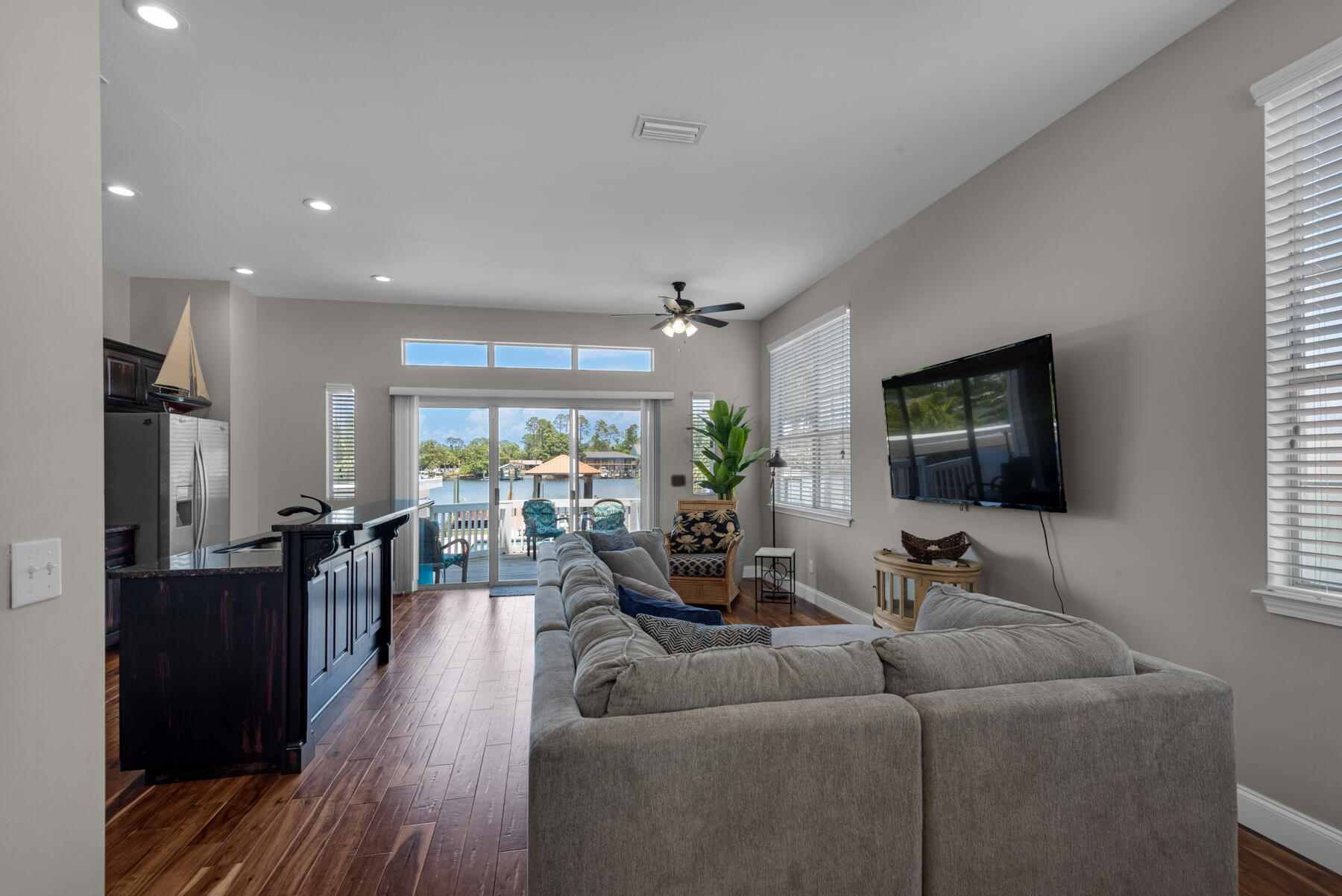 HOLIDAY BEACH - Residential