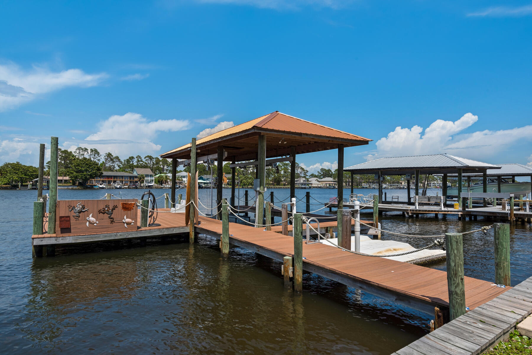 HOLIDAY BEACH - Residential