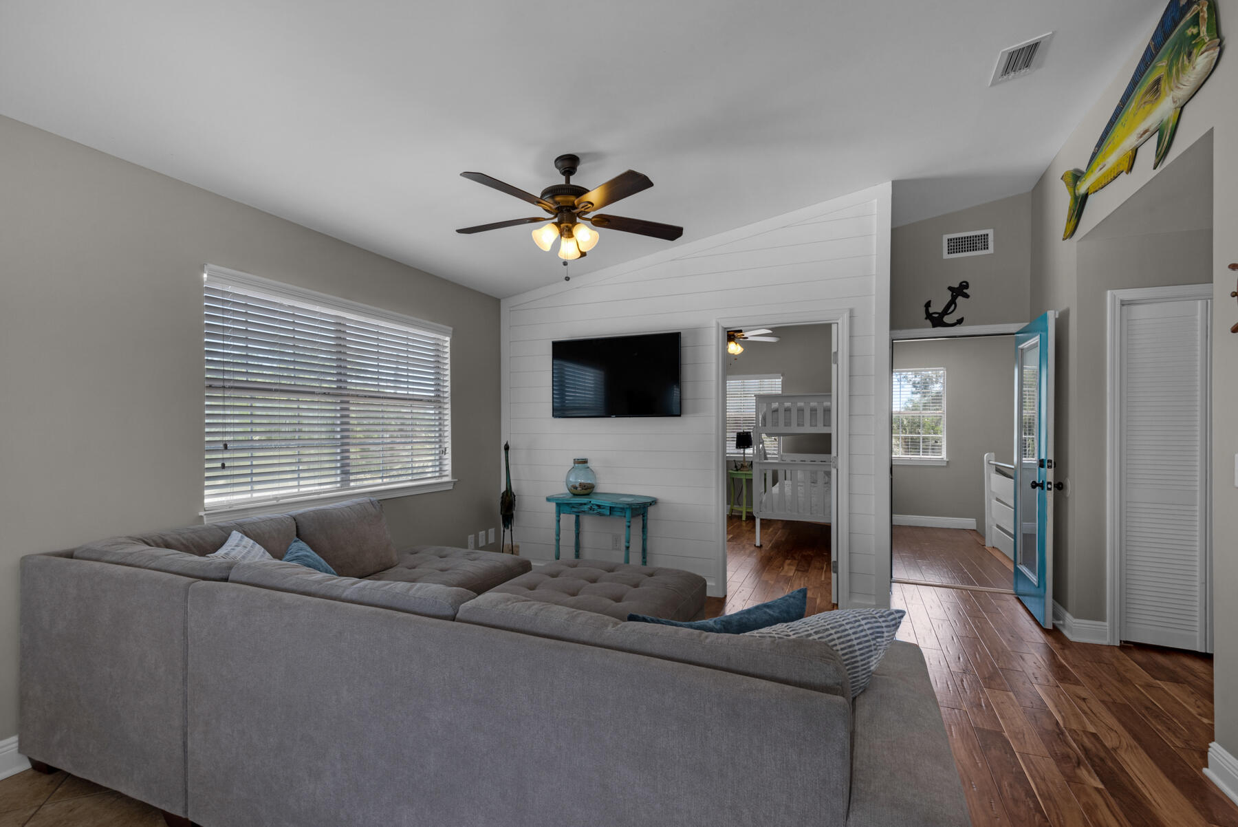 HOLIDAY BEACH - Residential