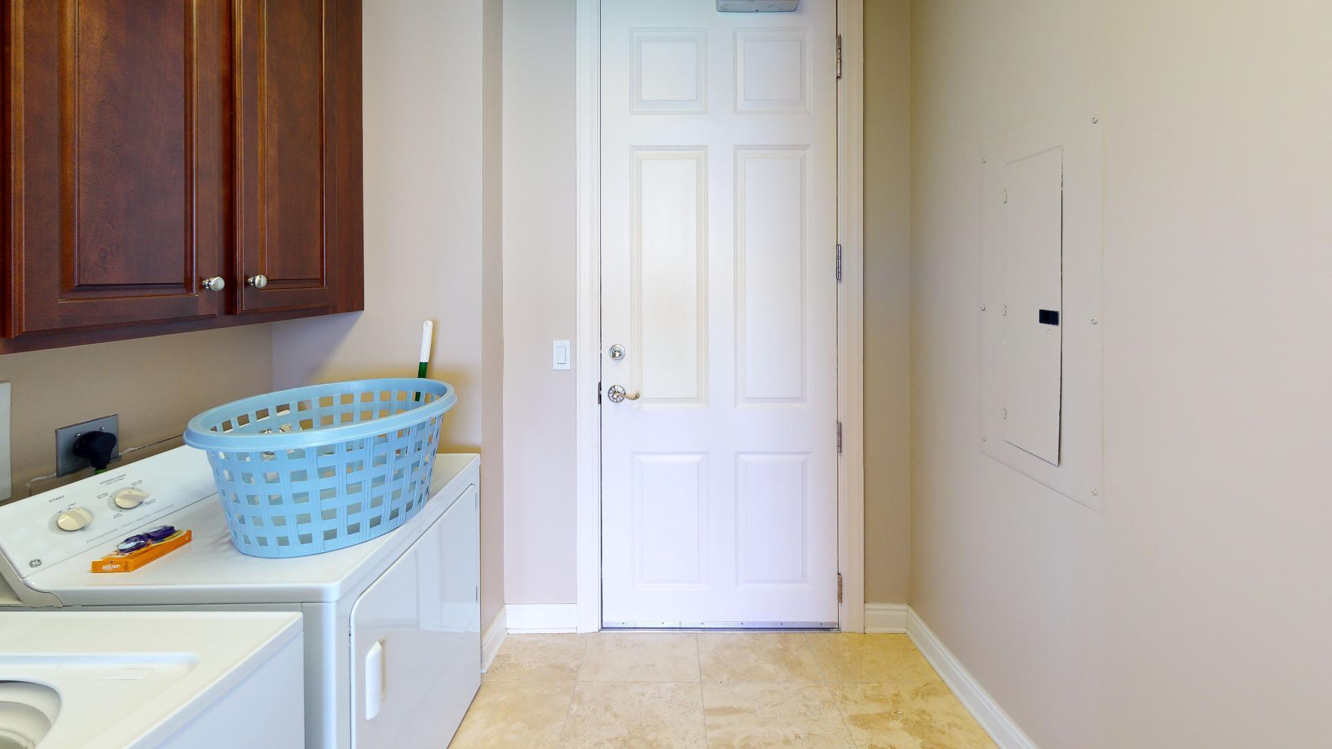 SILVER BEACH TOWERS - Residential