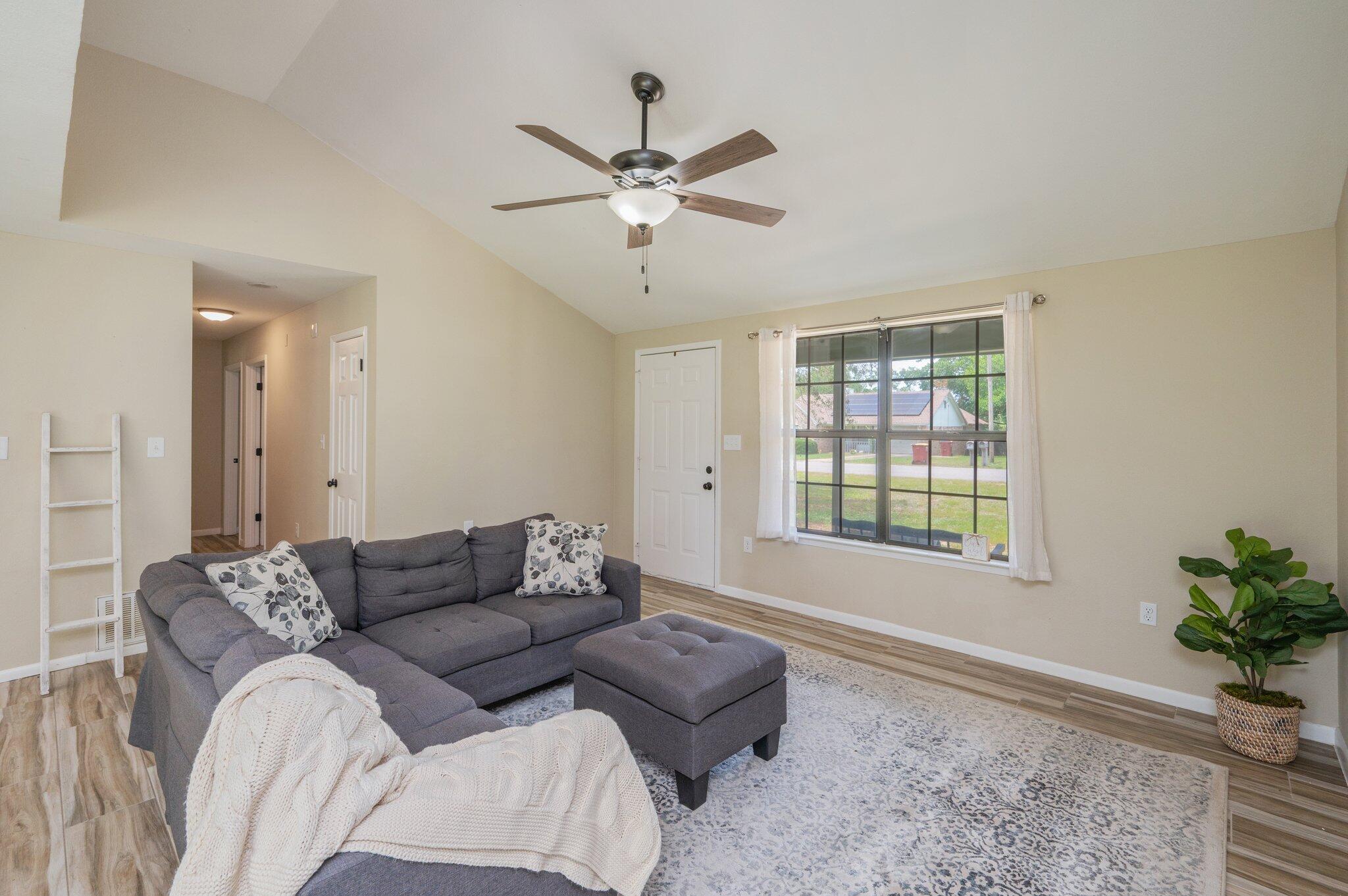 COUNTRYVIEW ESTATES 1ST ADDN - Residential