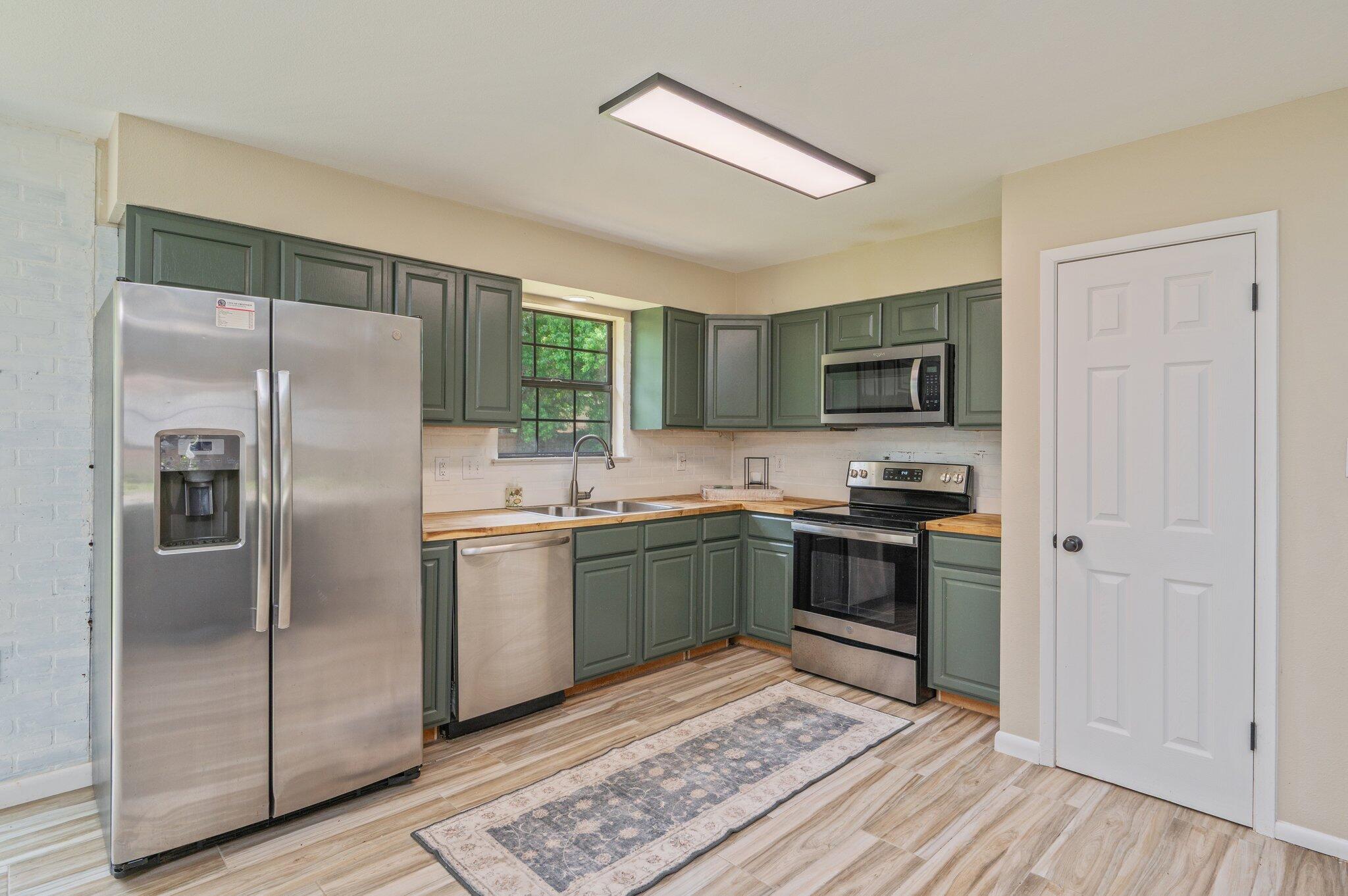 COUNTRYVIEW ESTATES 1ST ADDN - Residential