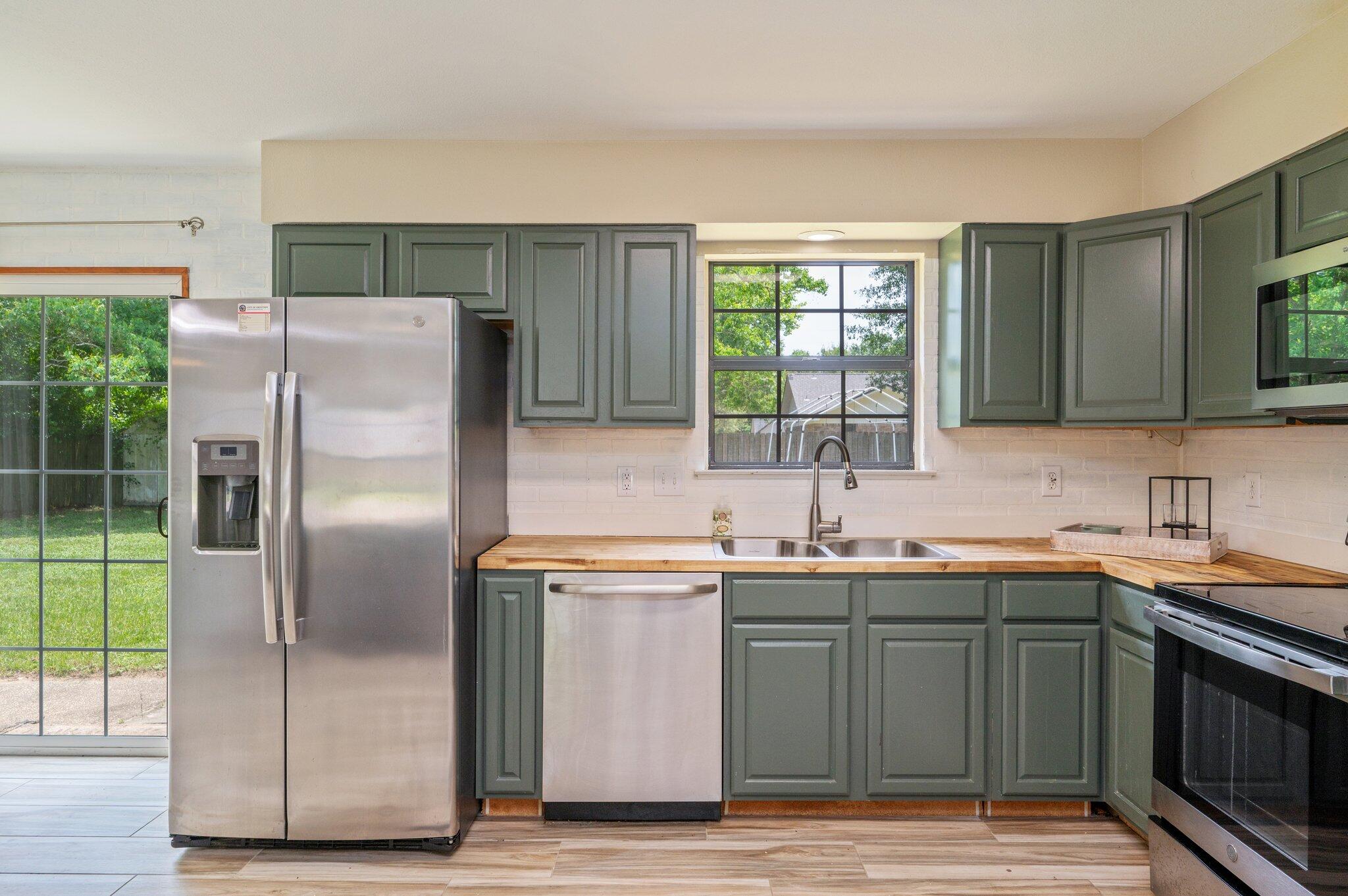 COUNTRYVIEW ESTATES 1ST ADDN - Residential
