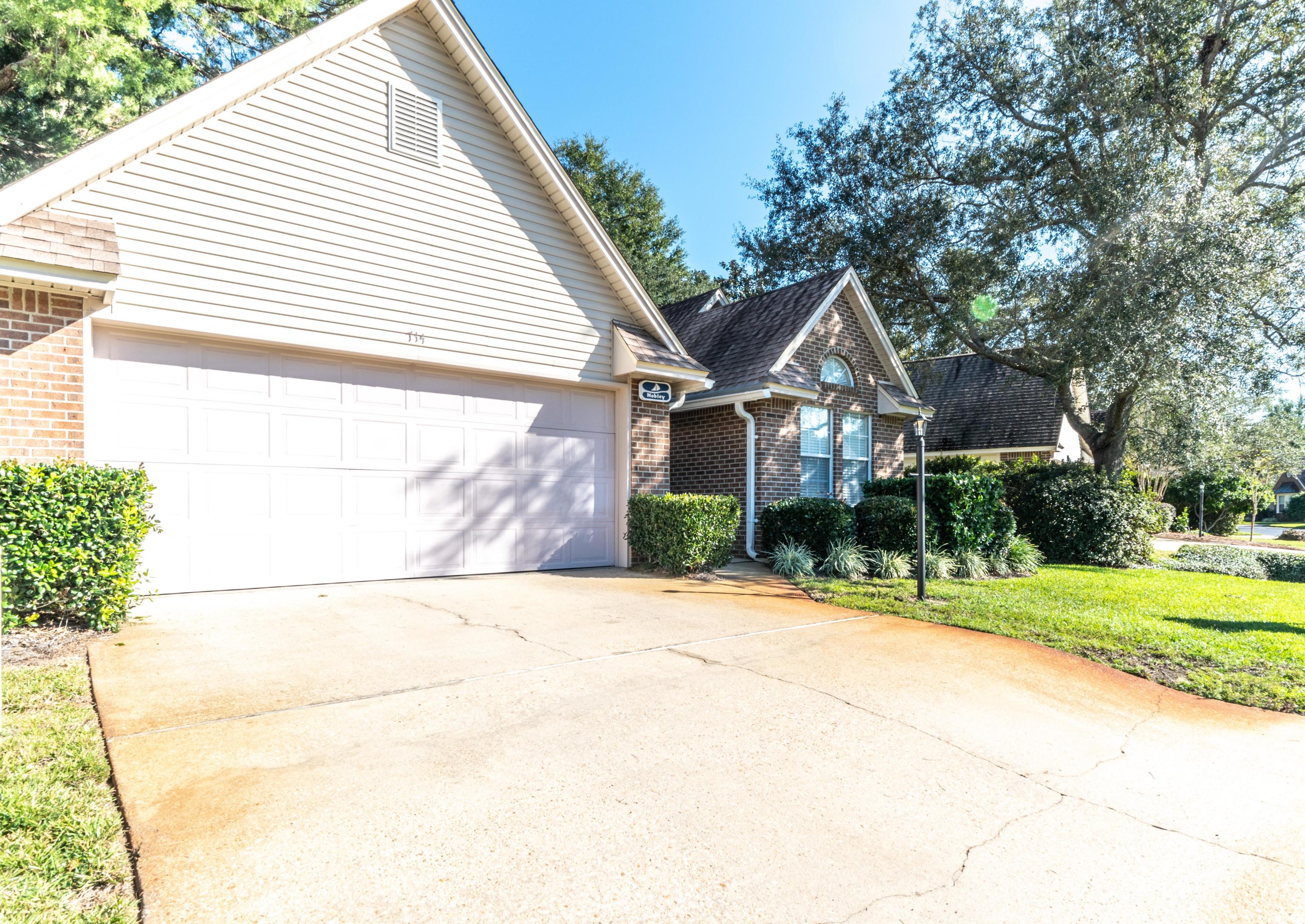 FAIRWAY LAKES PH 1 - Residential