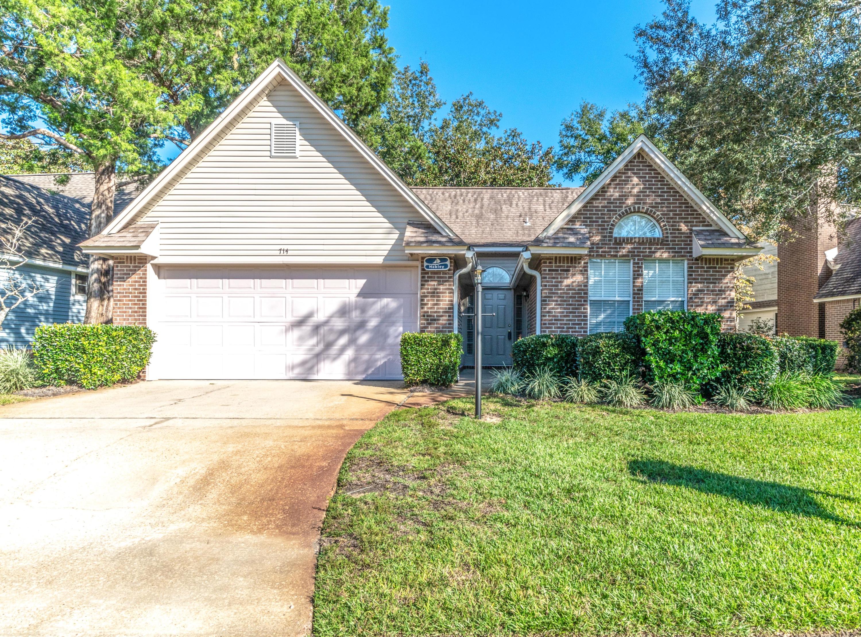 FAIRWAY LAKES PH 1 - Residential