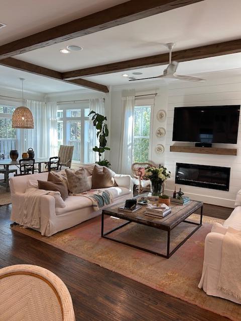 COTTAGES AT EASTERN LAKE - Residential