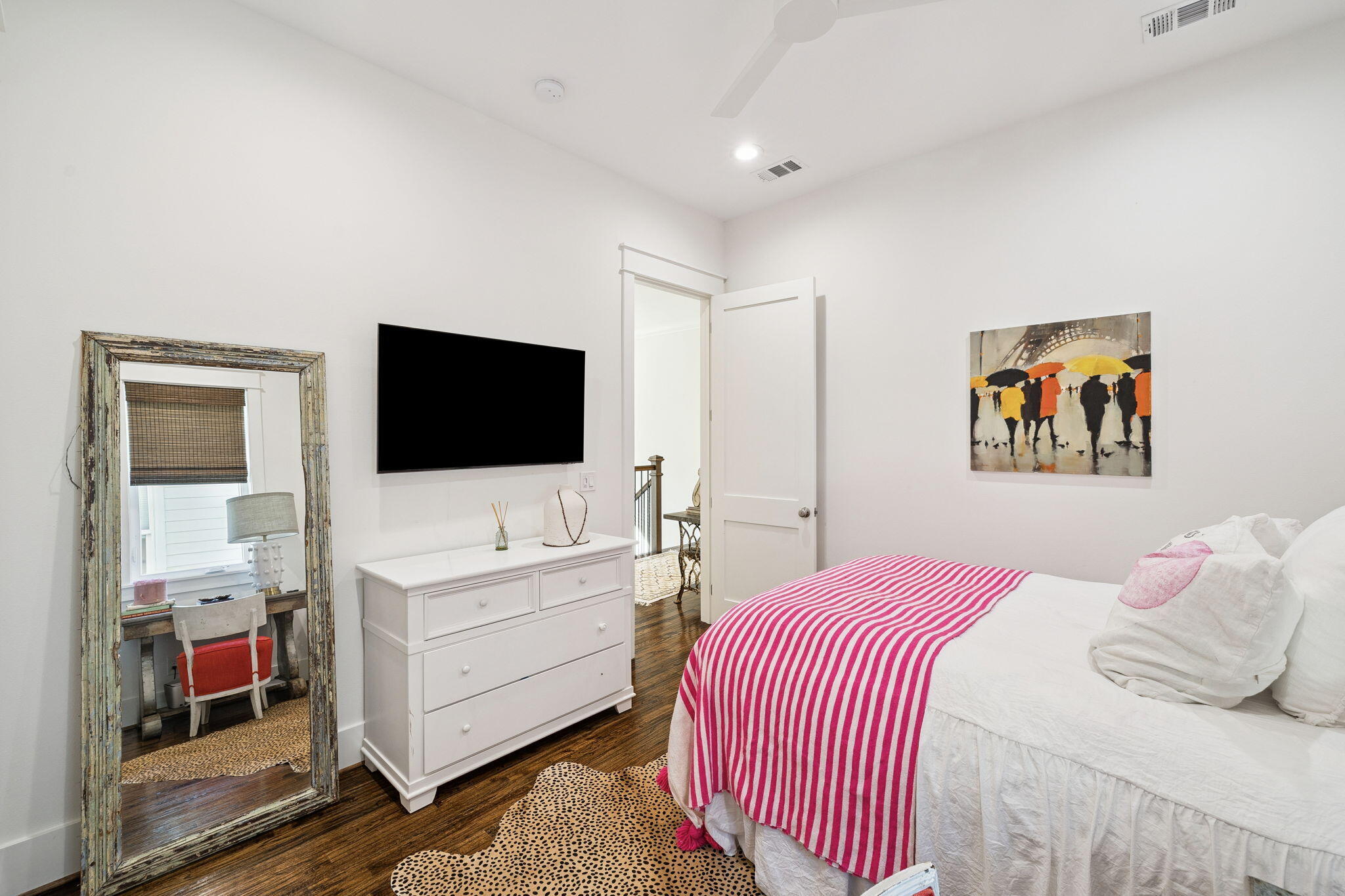 COTTAGES AT EASTERN LAKE - Residential