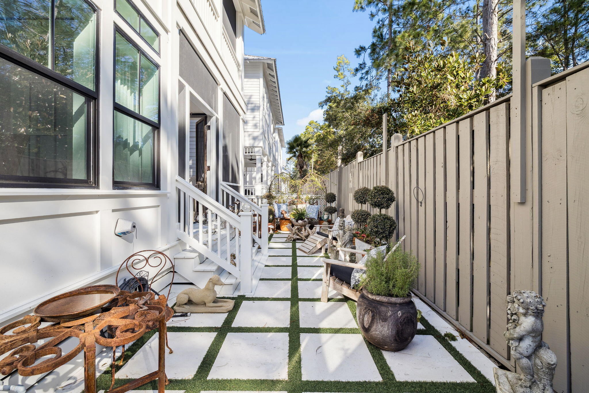 COTTAGES AT EASTERN LAKE - Residential