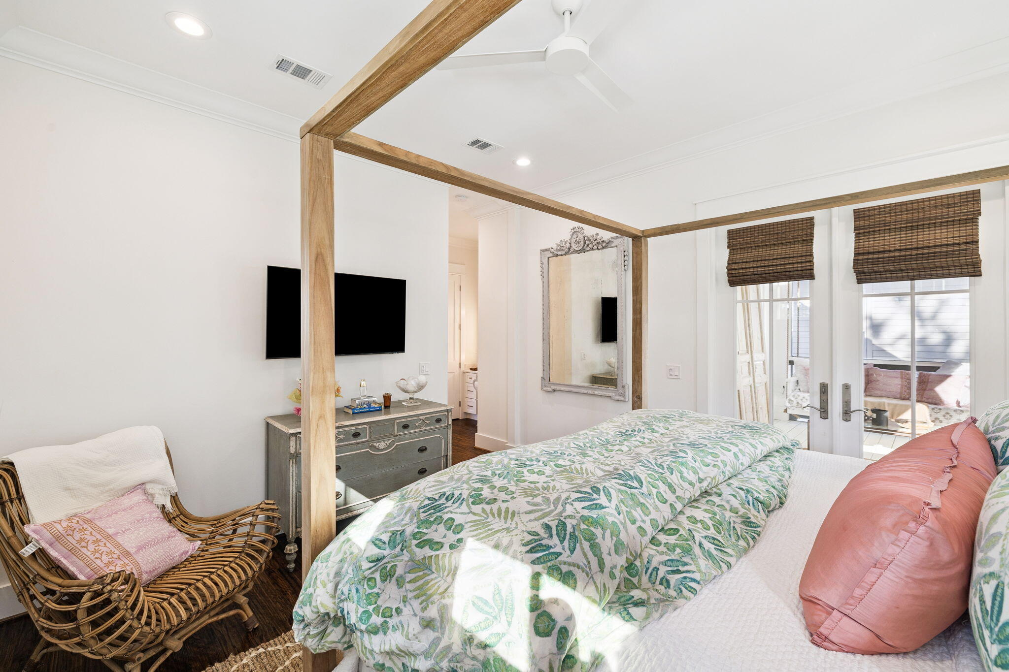 COTTAGES AT EASTERN LAKE - Residential