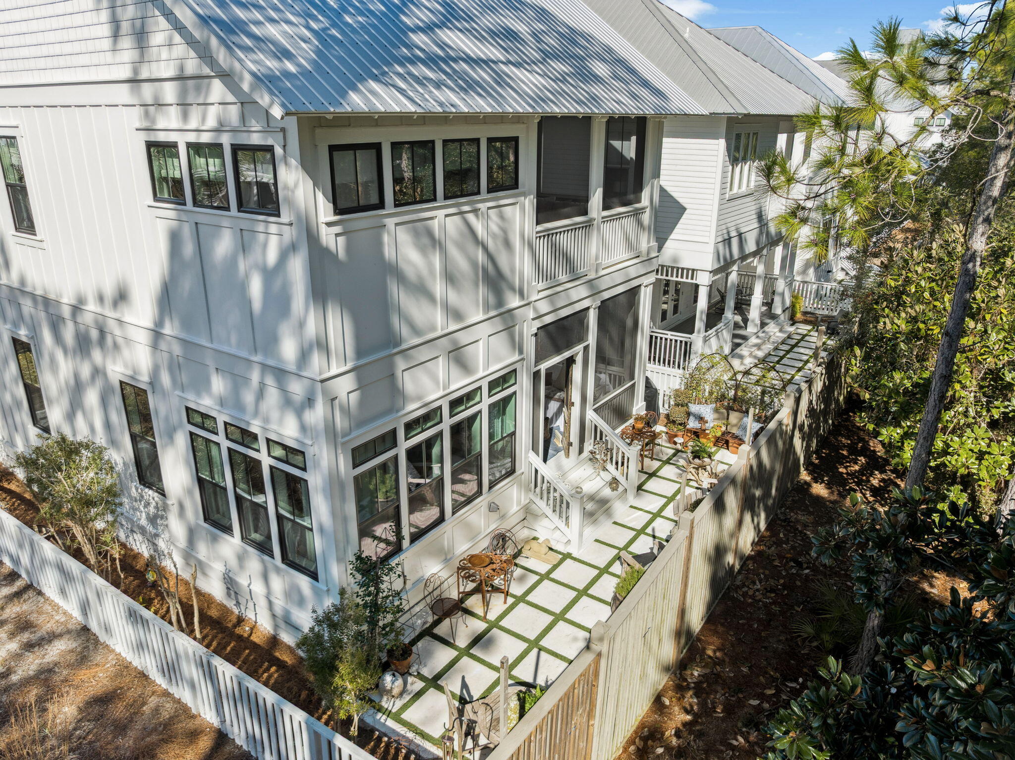 COTTAGES AT EASTERN LAKE - Residential