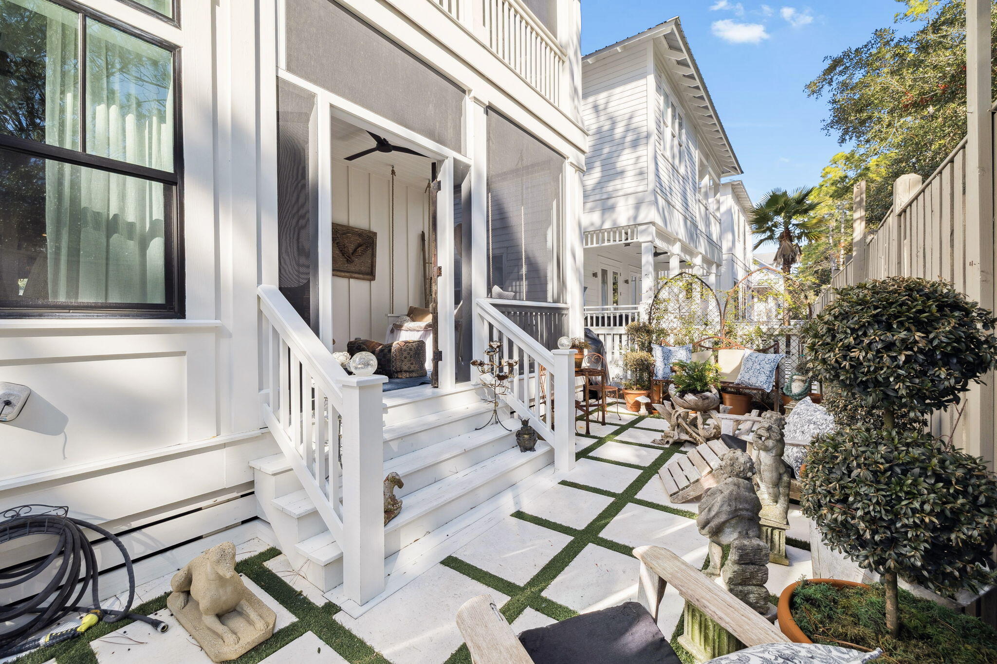 COTTAGES AT EASTERN LAKE - Residential