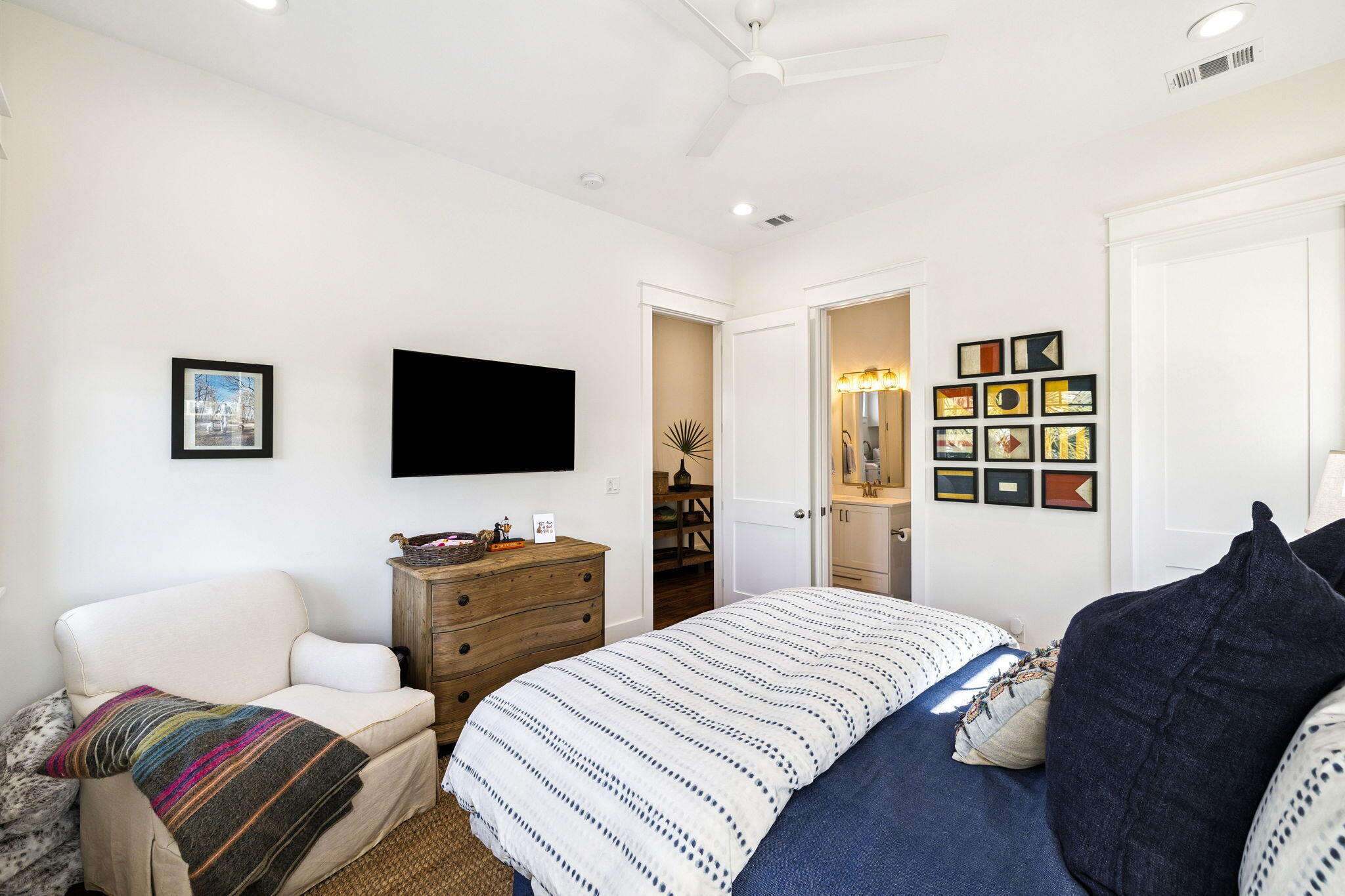 COTTAGES AT EASTERN LAKE - Residential