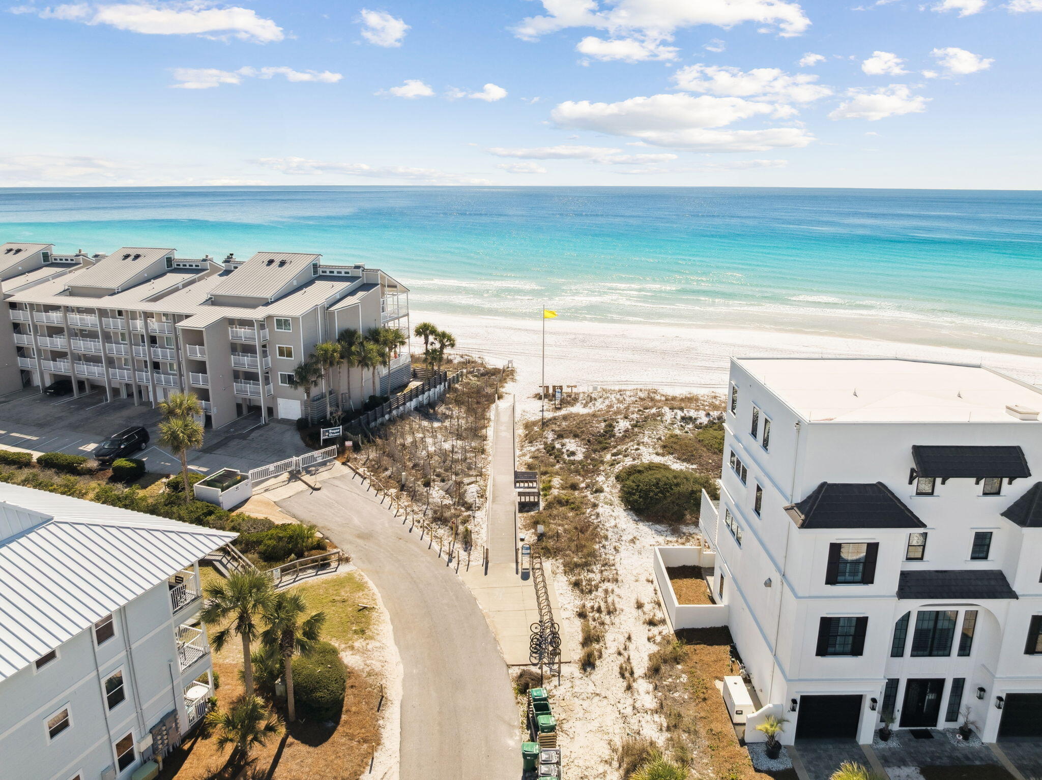 COTTAGES AT EASTERN LAKE - Residential