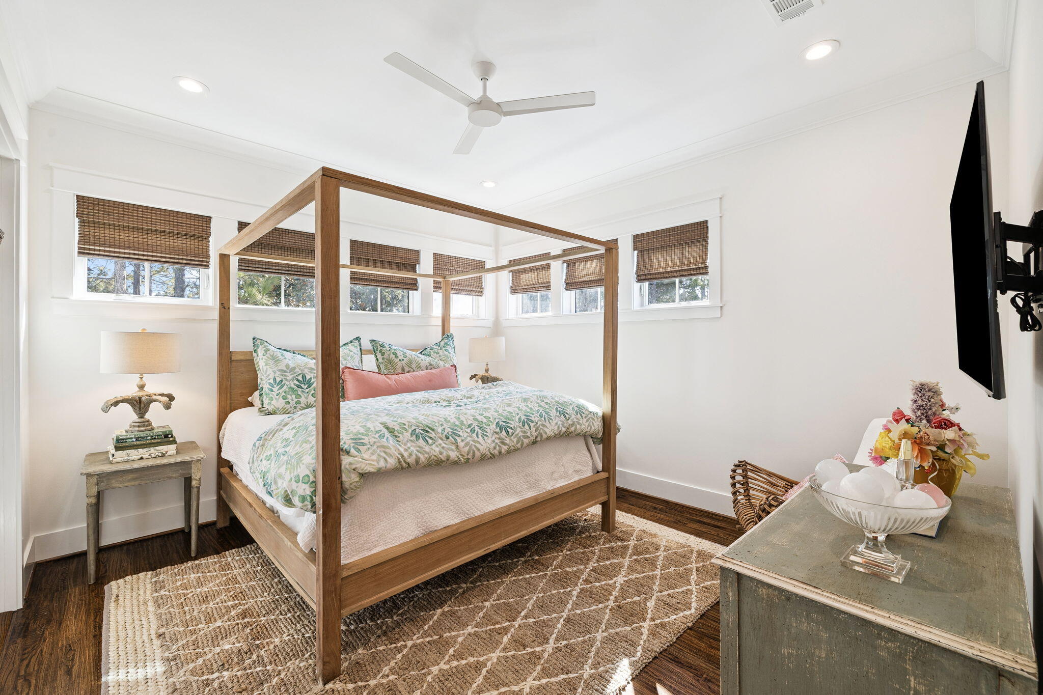 COTTAGES AT EASTERN LAKE - Residential