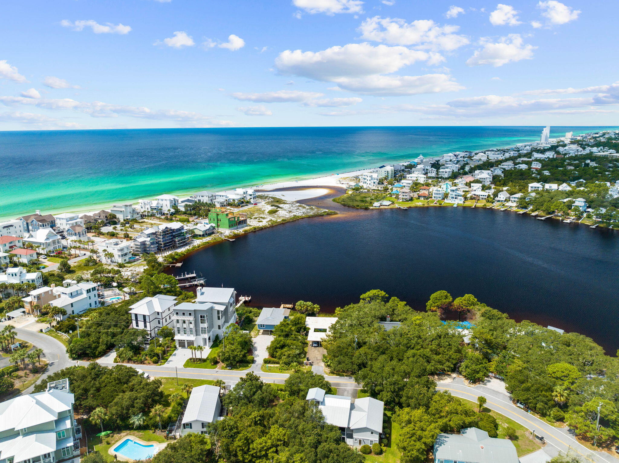 COTTAGES AT EASTERN LAKE - Residential