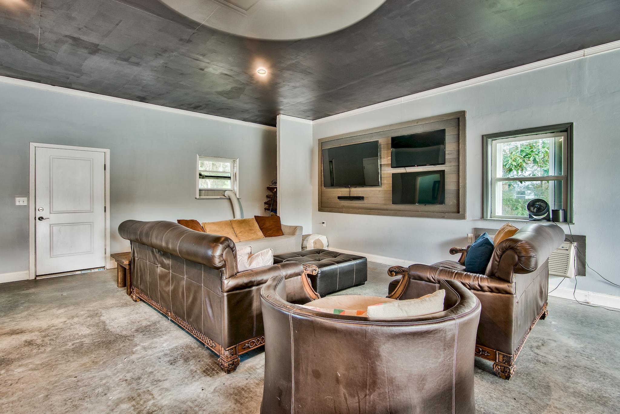 PELICAN BAY S/D - Residential