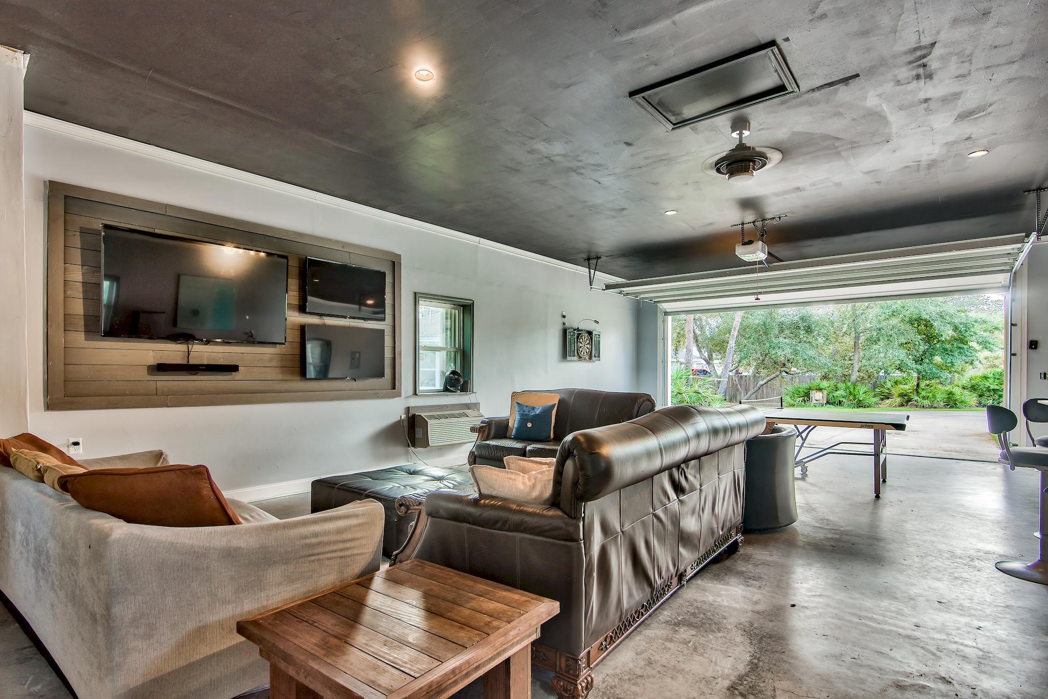 PELICAN BAY S/D - Residential